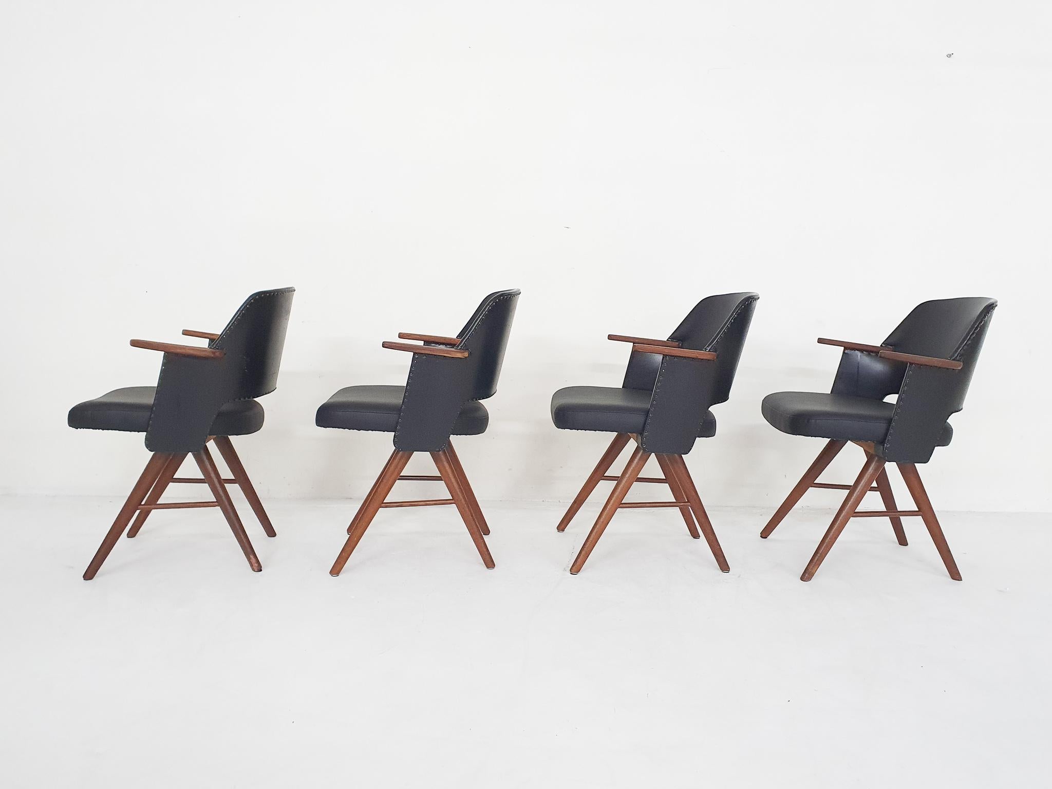 Néerlandais Ensemble de quatre chaises de salle à manger Cees Braakman pour Pastoe modèle FT30, Pays-Bas  en vente