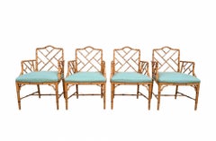 Juego de cuatro sillones de estilo Chippendale chino de bambú sintético del siglo XIX