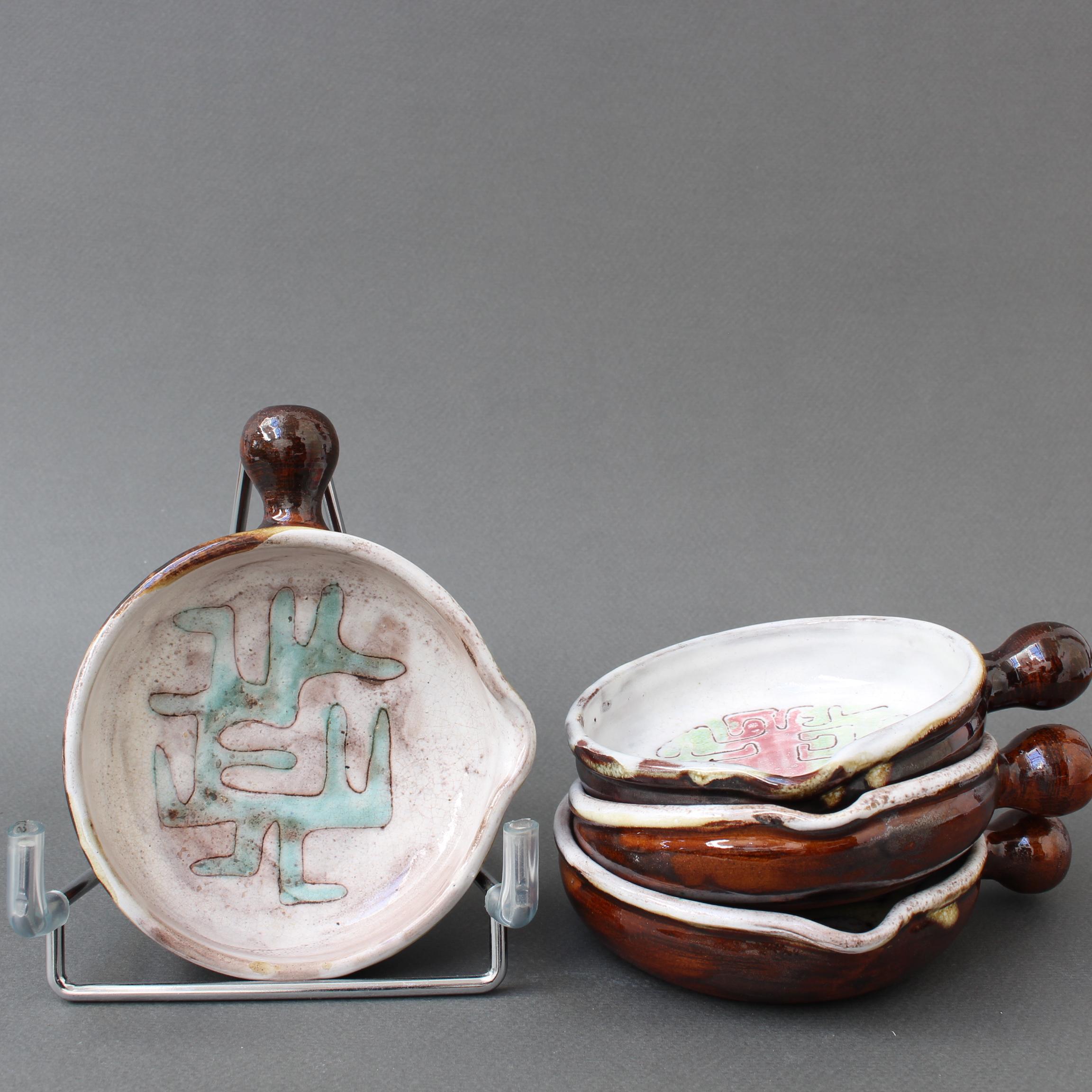 Set von vier Keramik-Serviergeschirr mit Griffen von Jean & Juliette Rivier im Zustand „Gut“ im Angebot in London, GB