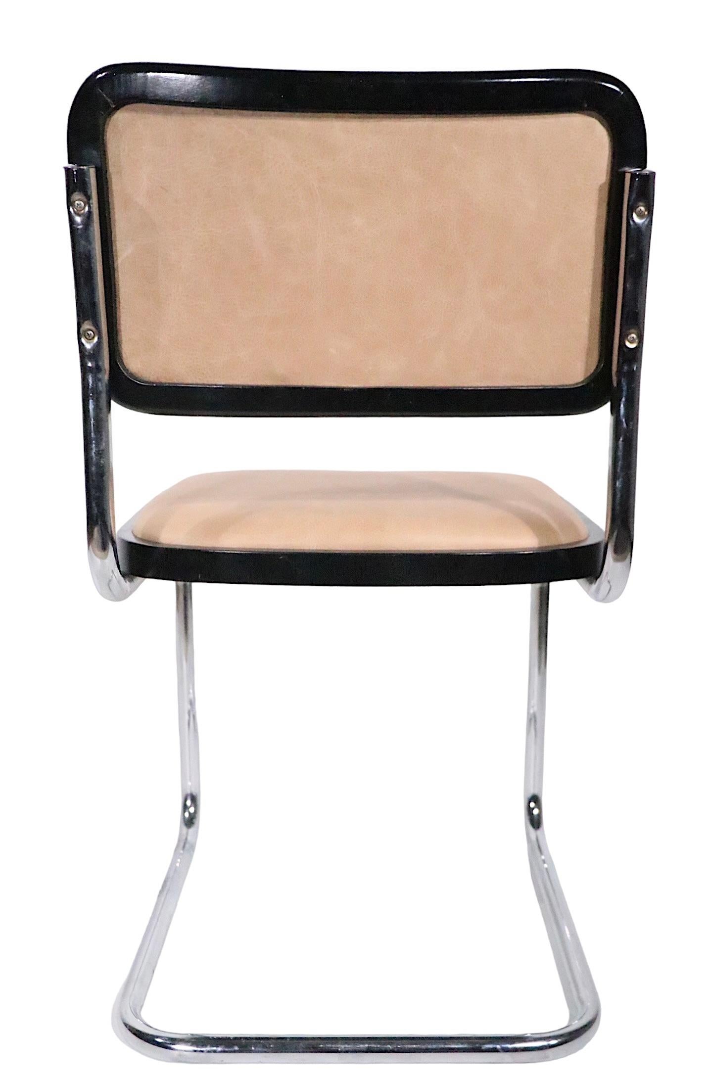 20ième siècle Ensemble de quatre chaises Cesca fabriquées en Italie et conçues par Breuer vers 1970 en vente