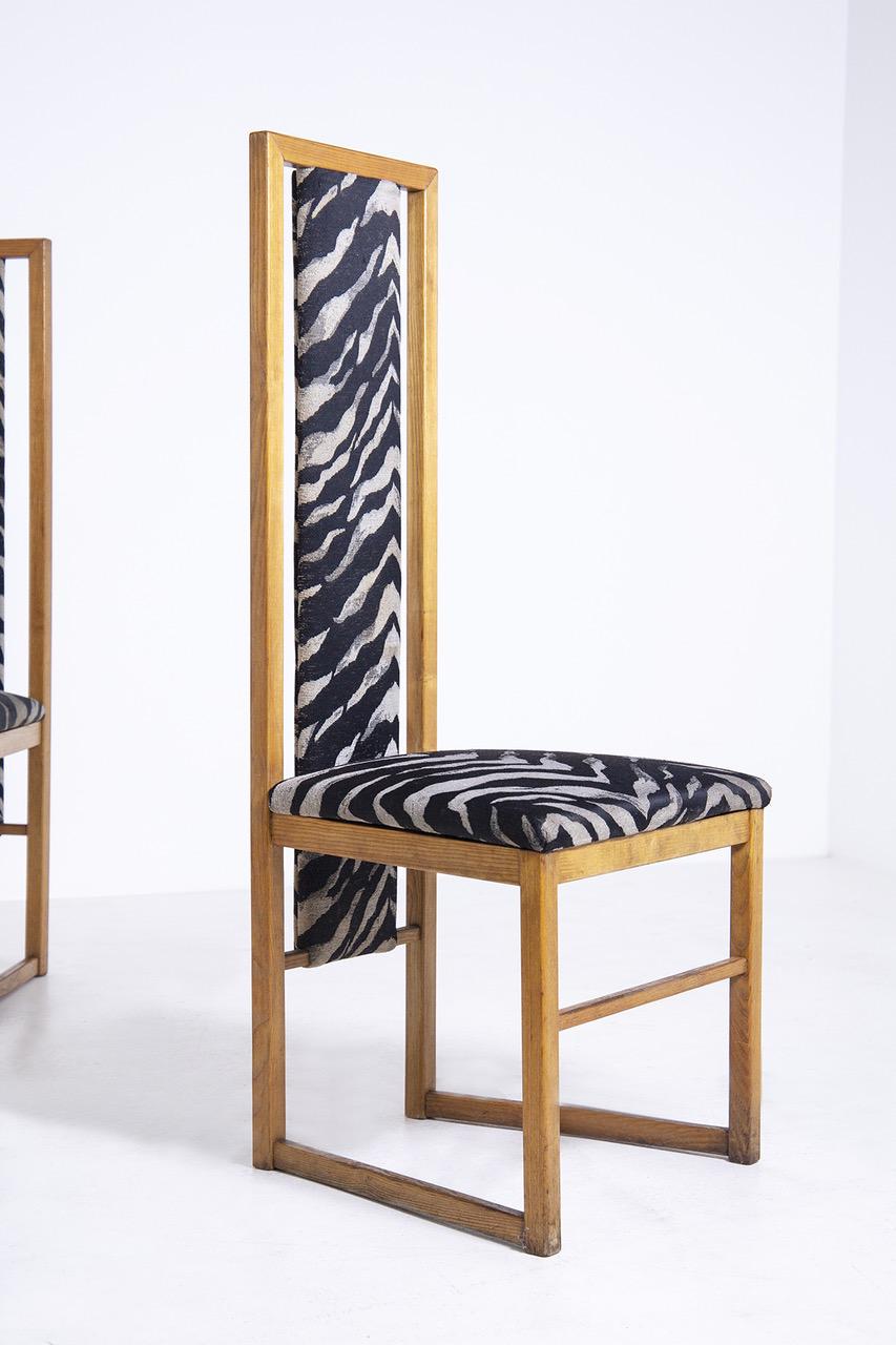 Beautiful set consisting of four 1950s French made chairs attributed to Pierre Balmain.
The impressive chairs have high backs and their frame is made of wood.
The peculiarity is their original zebra striped fabric.
The set of chairs Pierre Balmain