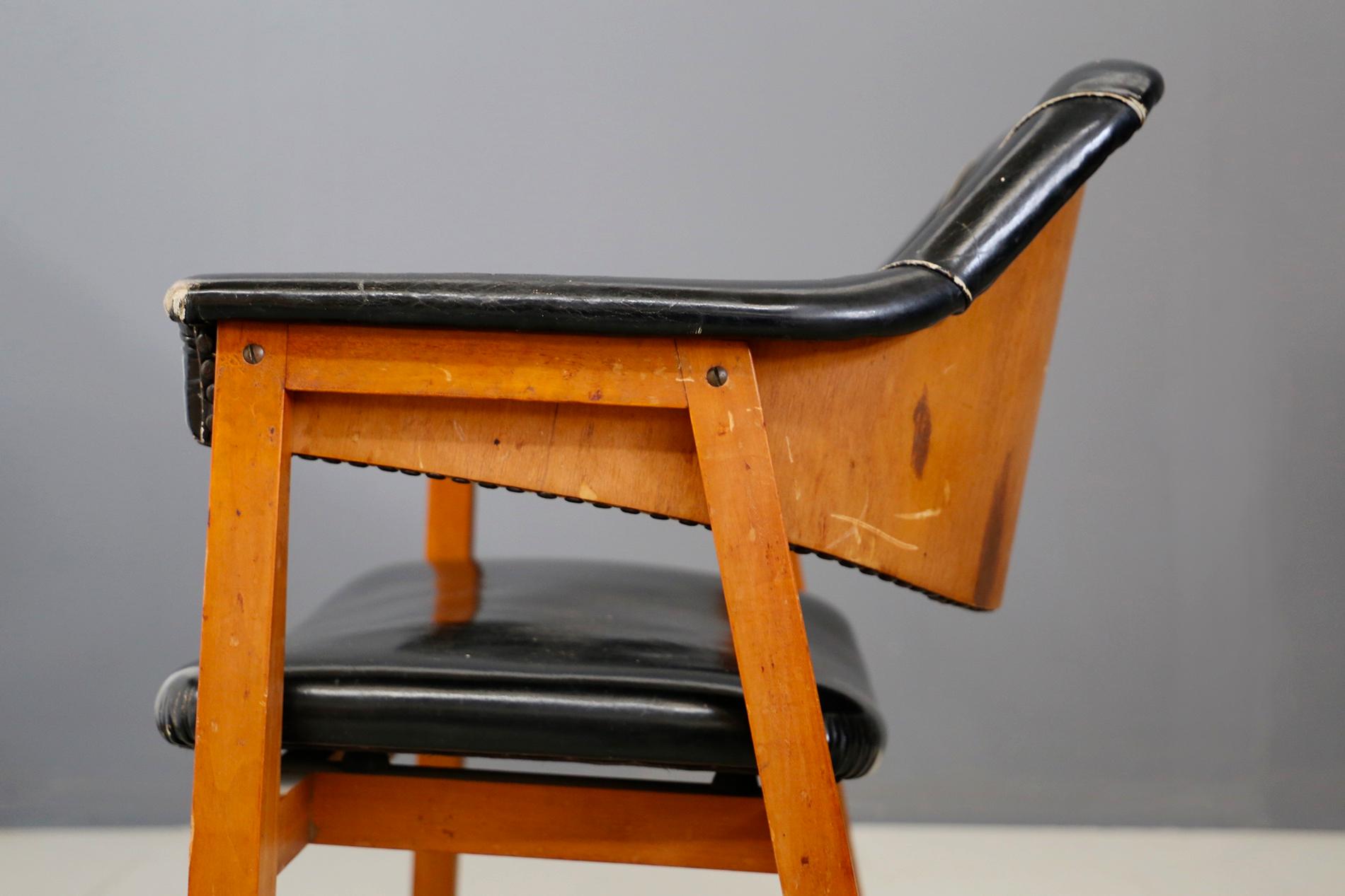 Set of Four Chair Attributed to BBPR in Wood and Black Leather, 1950s In Good Condition In Milano, IT