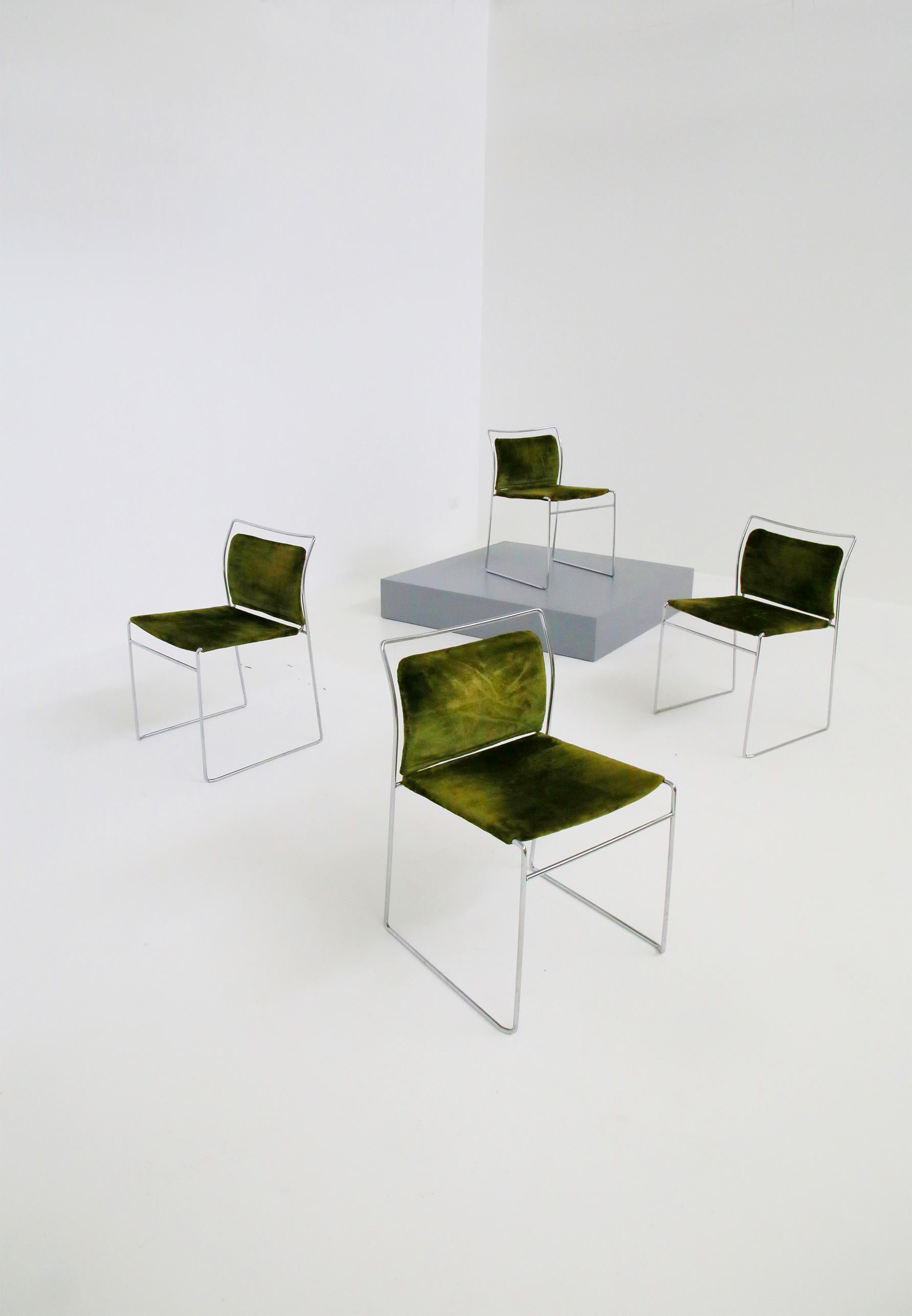 Set of four chairs designed by Kazuhide Takahama for the Gavina factory. The chairs are the 1969 Tulu Model. The chairs are made of tubular steel. Its realization gives the chairs an almost imperceptible fine line. Its volume is given by the green