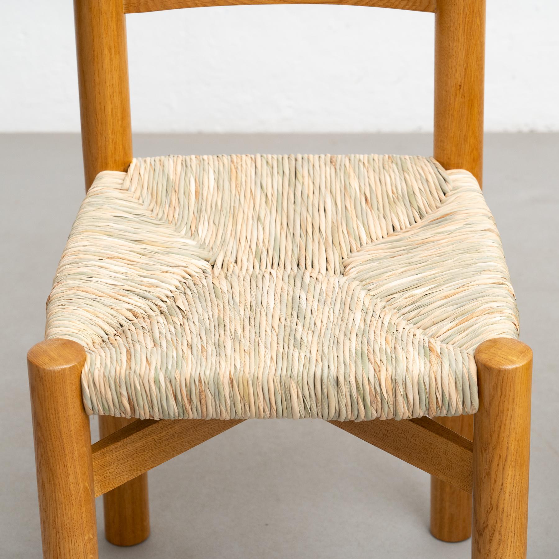 Ensemble de quatre chaises d'après Charlotte Perriand - Circa 1980. en vente 5