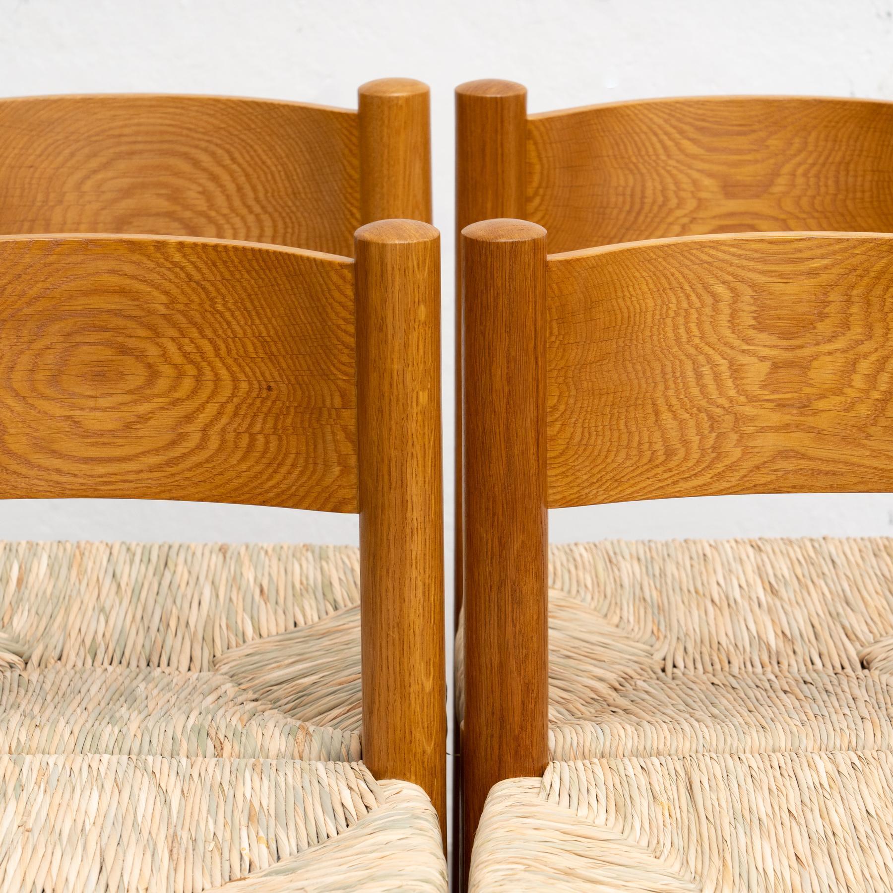 Ensemble de quatre chaises d'après Charlotte Perriand - Circa 1980. en vente 12