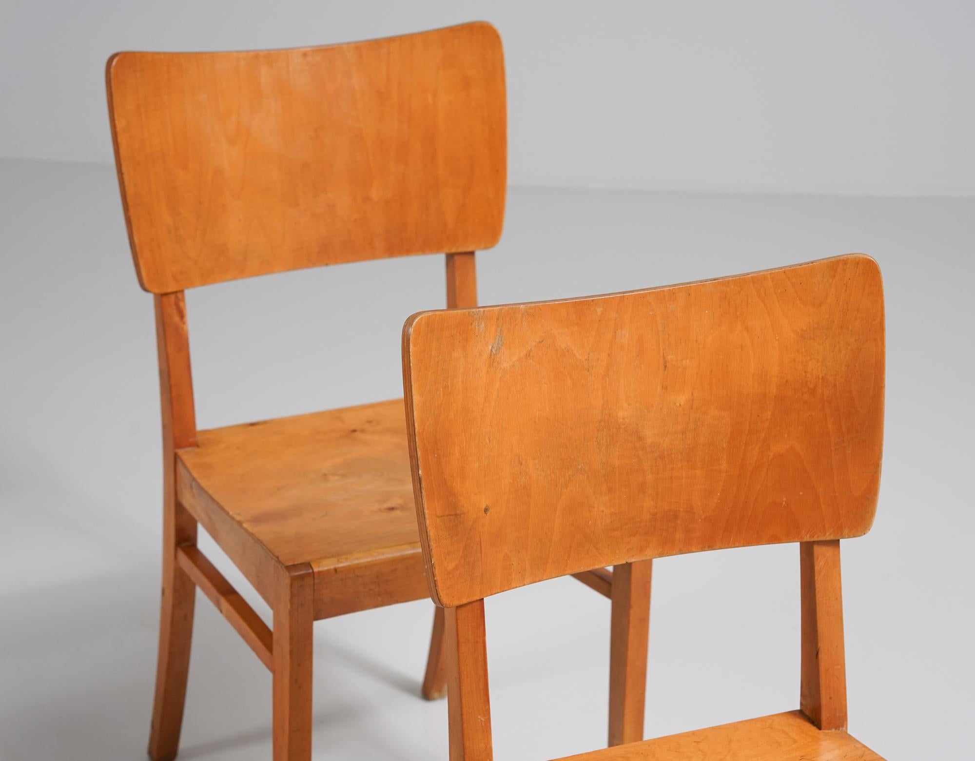 Satz von vier Stühlen, Attrb. Huonekalutehdas Korhonen, Finnland, 1940er Jahre im Zustand „Gut“ im Angebot in Helsinki, Uusimaa