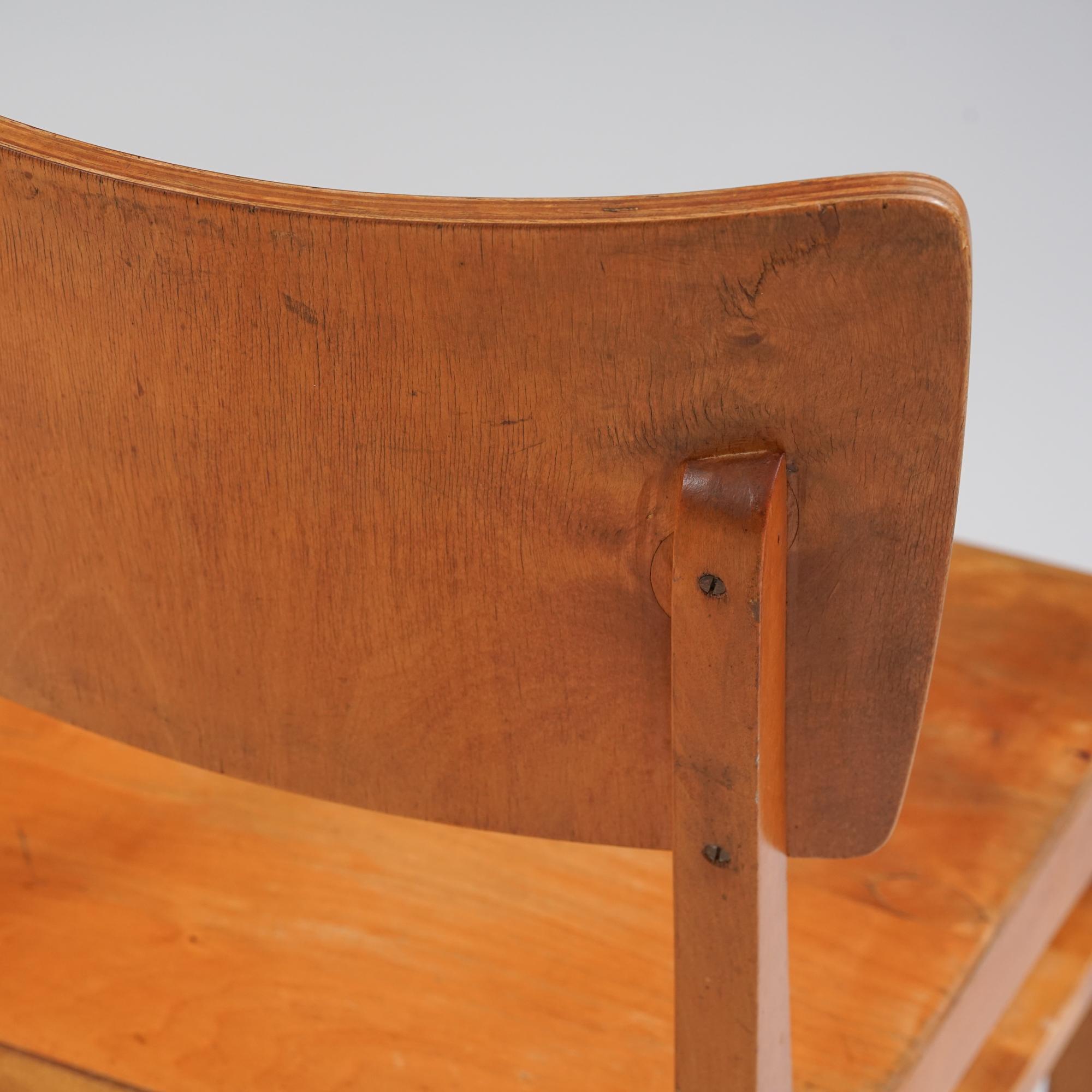 Satz von vier Stühlen, Attrb. Huonekalutehdas Korhonen, Finnland, 1940er Jahre (Birke) im Angebot