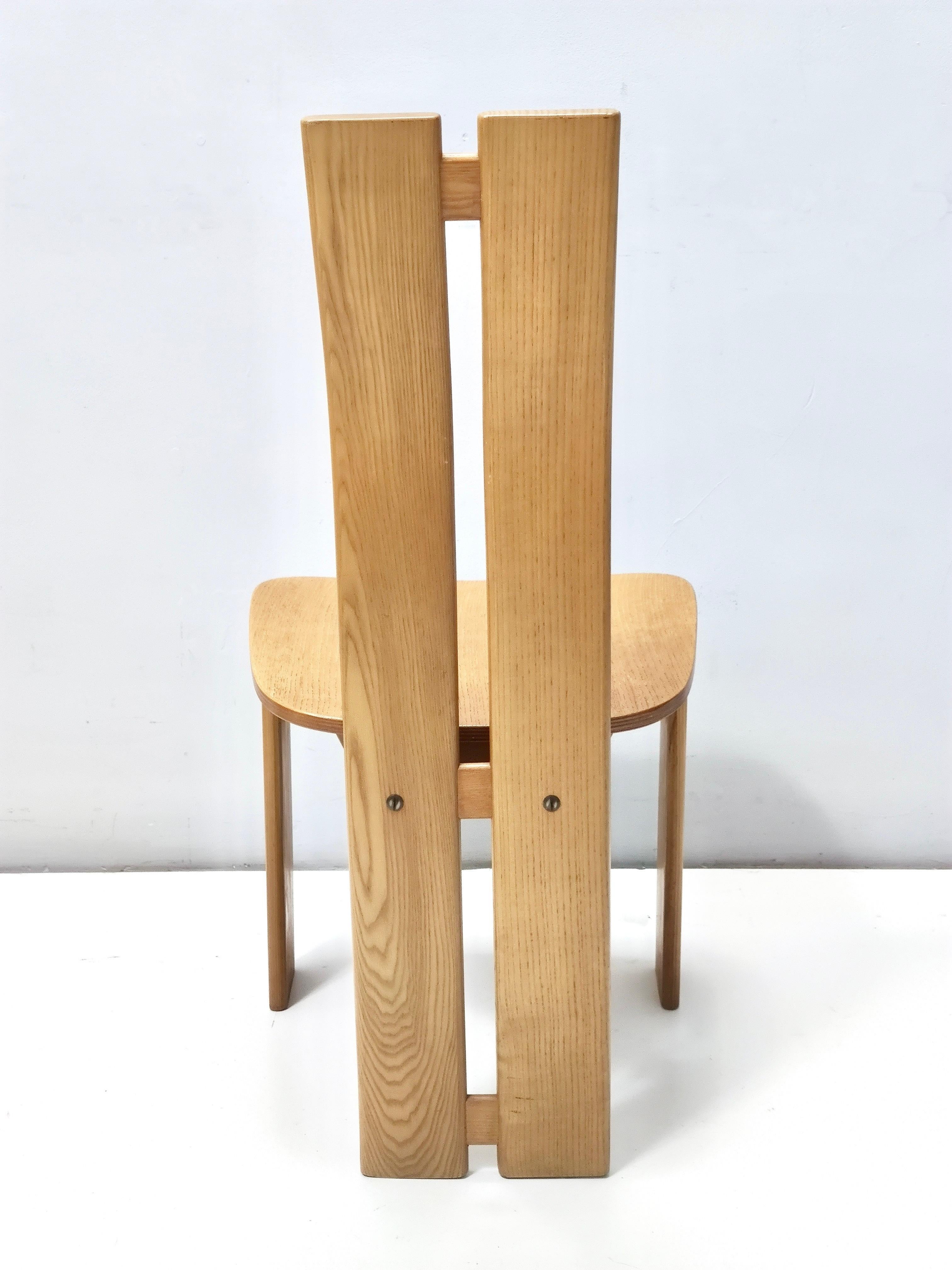 Ensemble de quatre chaises dans le style d'Afra & Tobia Scarpa avec cadre Durmast en vente 3