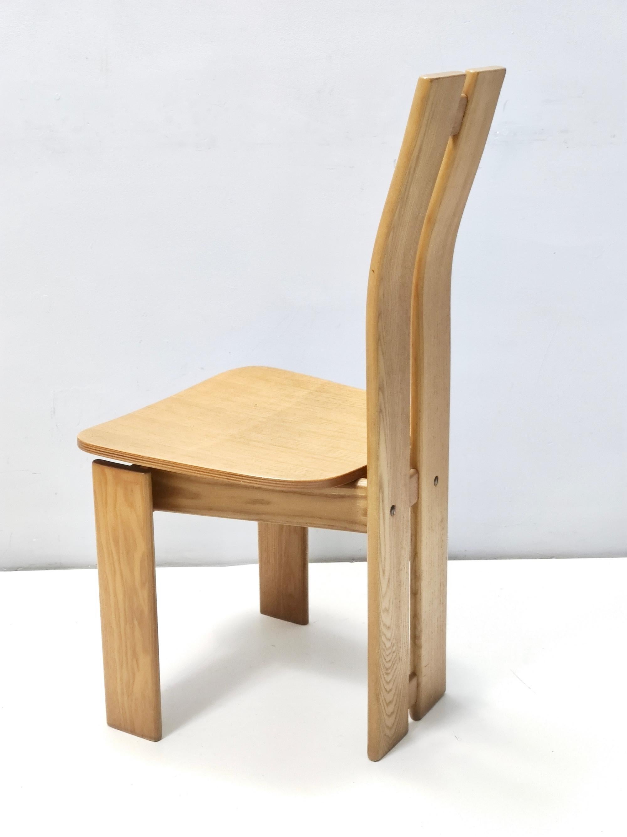 Ensemble de quatre chaises dans le style d'Afra & Tobia Scarpa avec cadre Durmast en vente 4