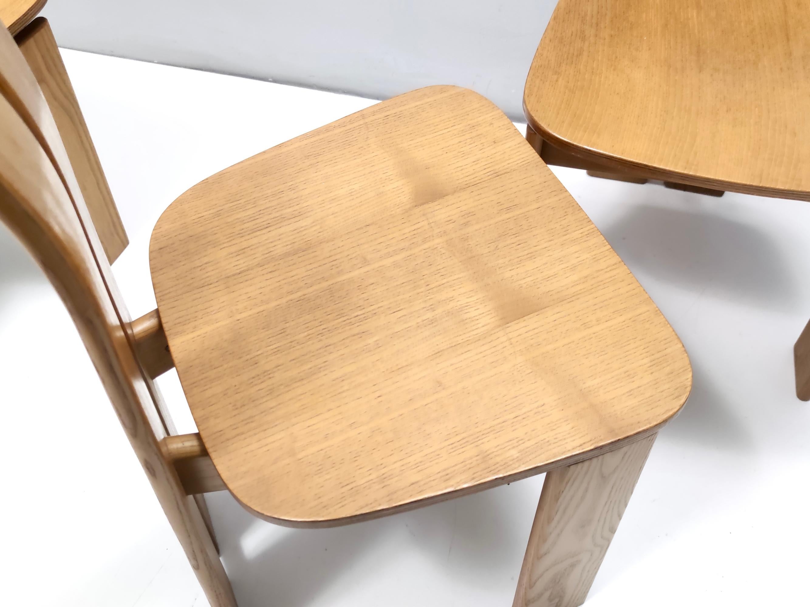 Ensemble de quatre chaises dans le style d'Afra & Tobia Scarpa avec cadre Durmast en vente 8