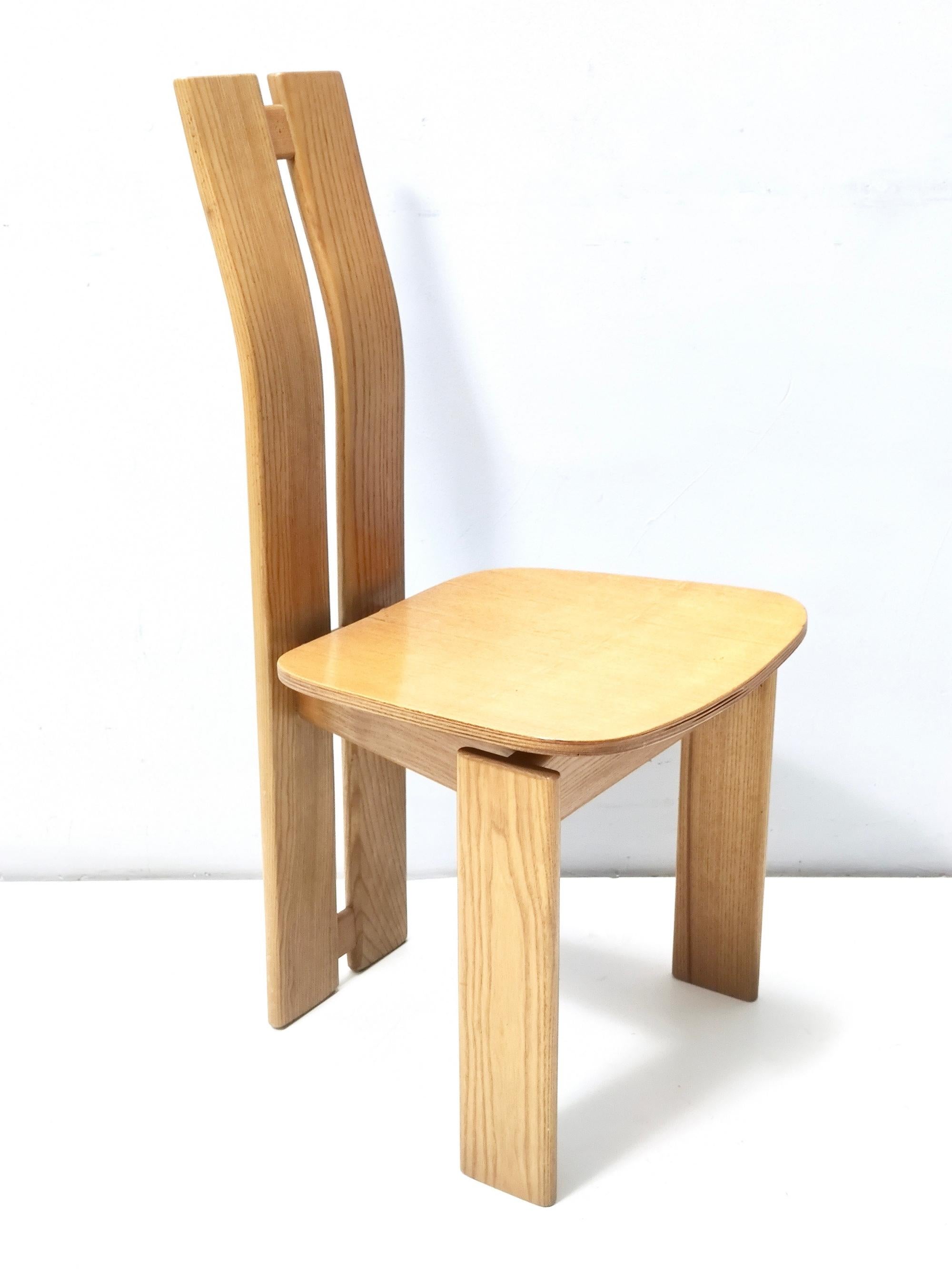 Ensemble de quatre chaises dans le style d'Afra & Tobia Scarpa avec cadre Durmast en vente 1