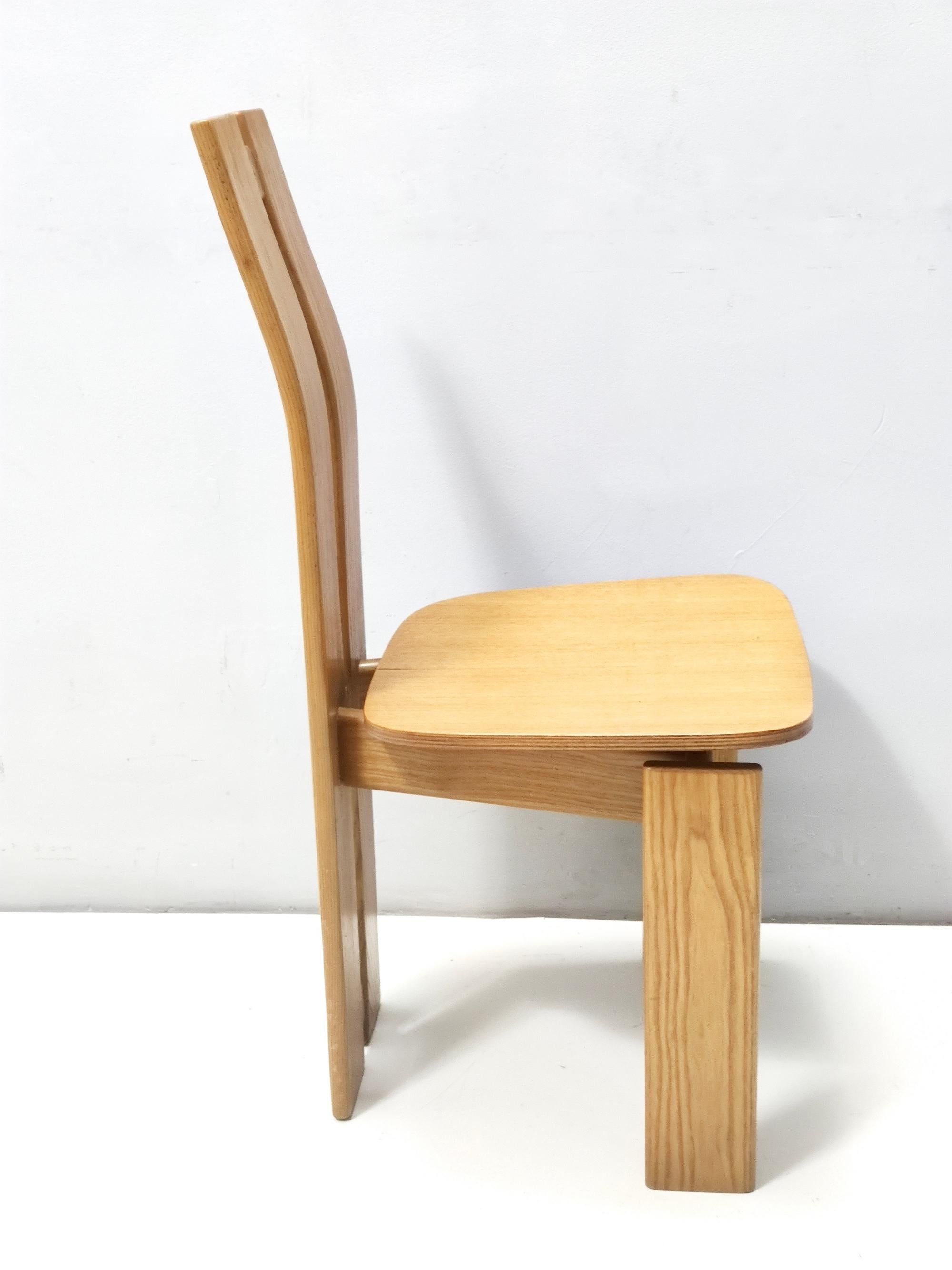 Ensemble de quatre chaises dans le style d'Afra & Tobia Scarpa avec cadre Durmast en vente 2