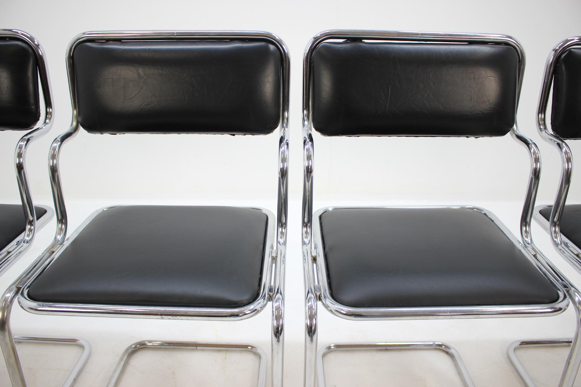 Mid-Century Modern Set of Four Chairs by Arch. Ladislav Vrátník for Gallery Mánes 'Prag, ' 1970s For Sale