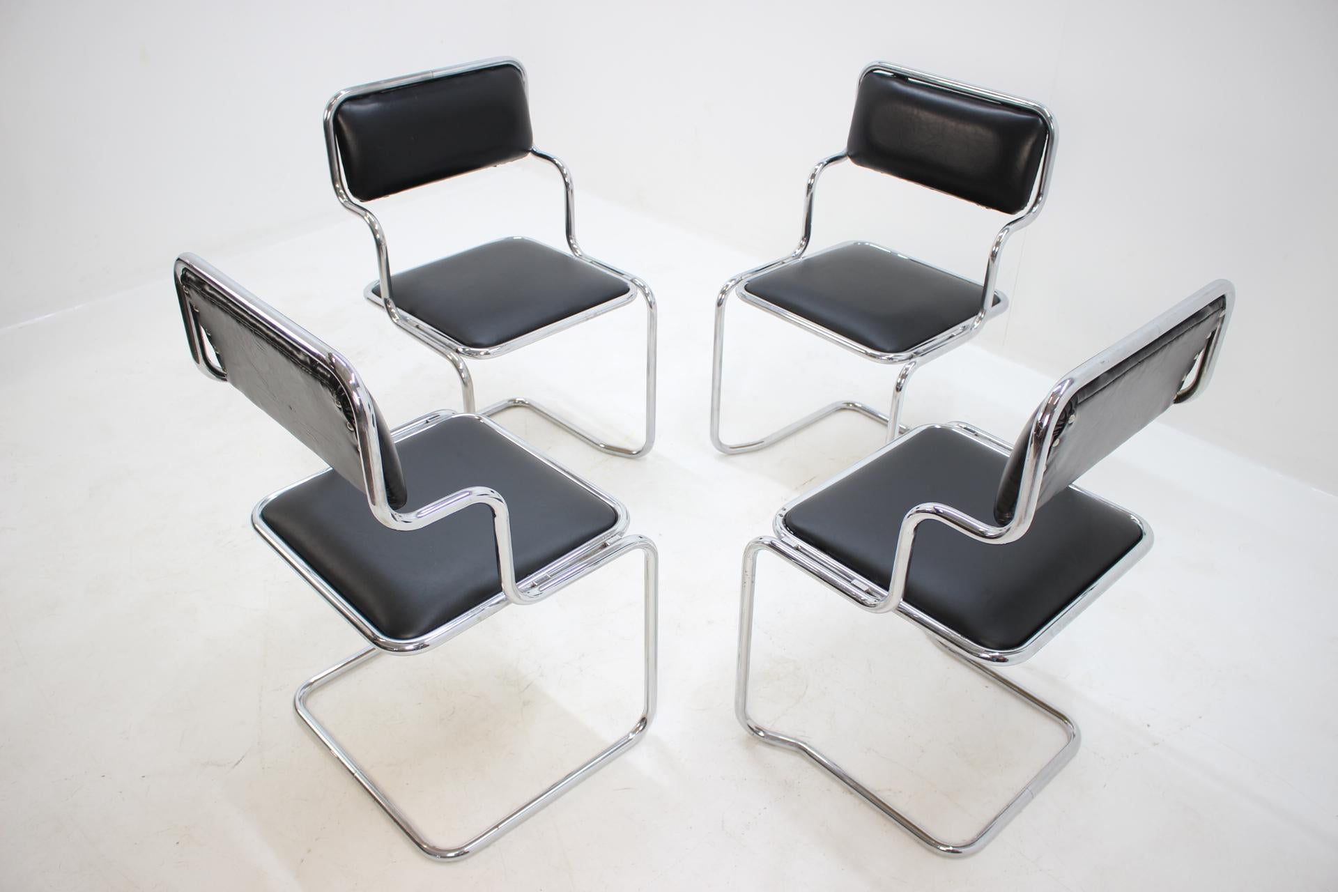 Set of Four Chairs by Arch. Ladislav Vrátník for Gallery Mánes 'Prag, ' 1970s In Good Condition For Sale In Praha, CZ