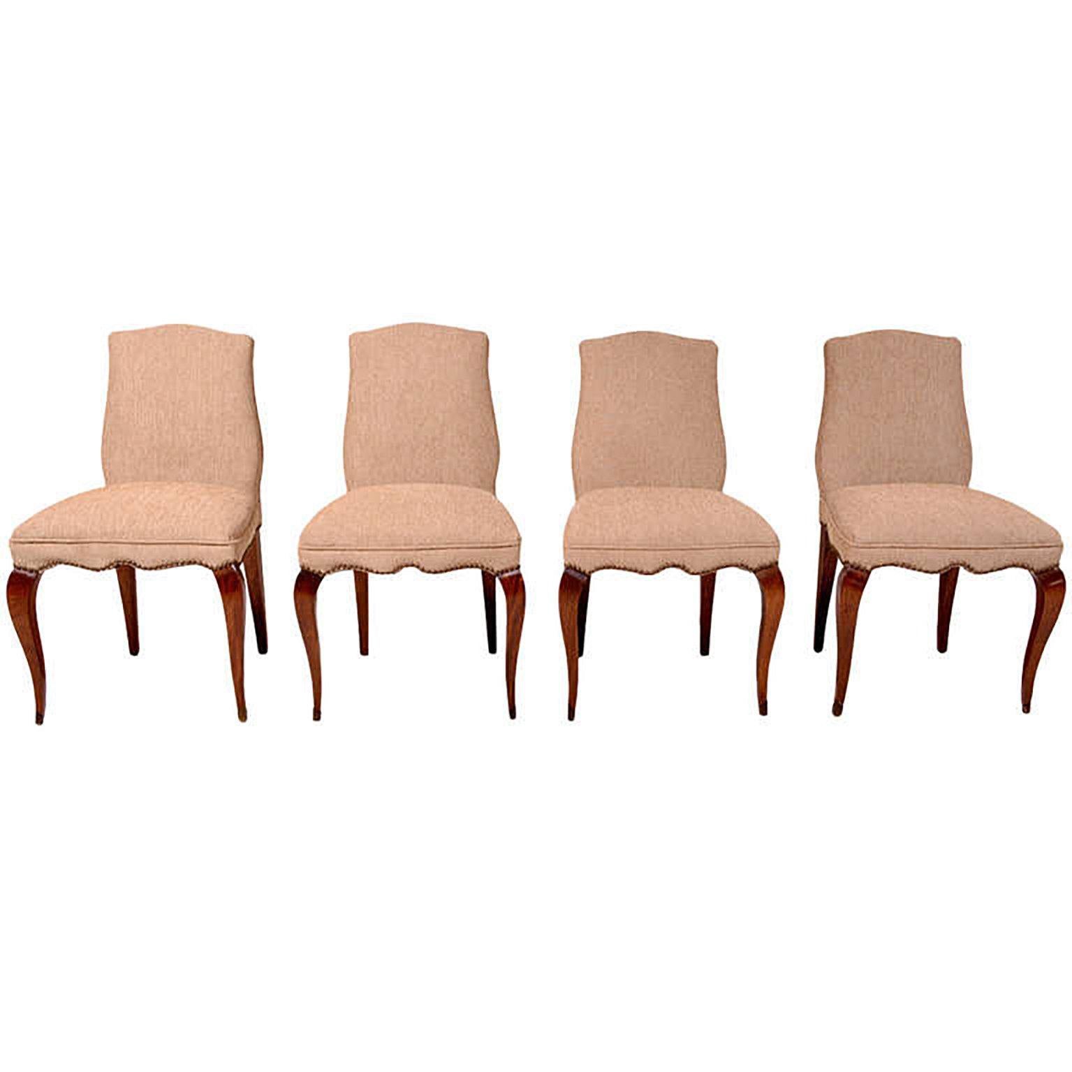 For your consideration a set of four dining chairs designed by Arturo Pani.

Sculptural legs constructed with solid mahogany wood. The front legs have sculptural brass tips.

Dimensions:
22