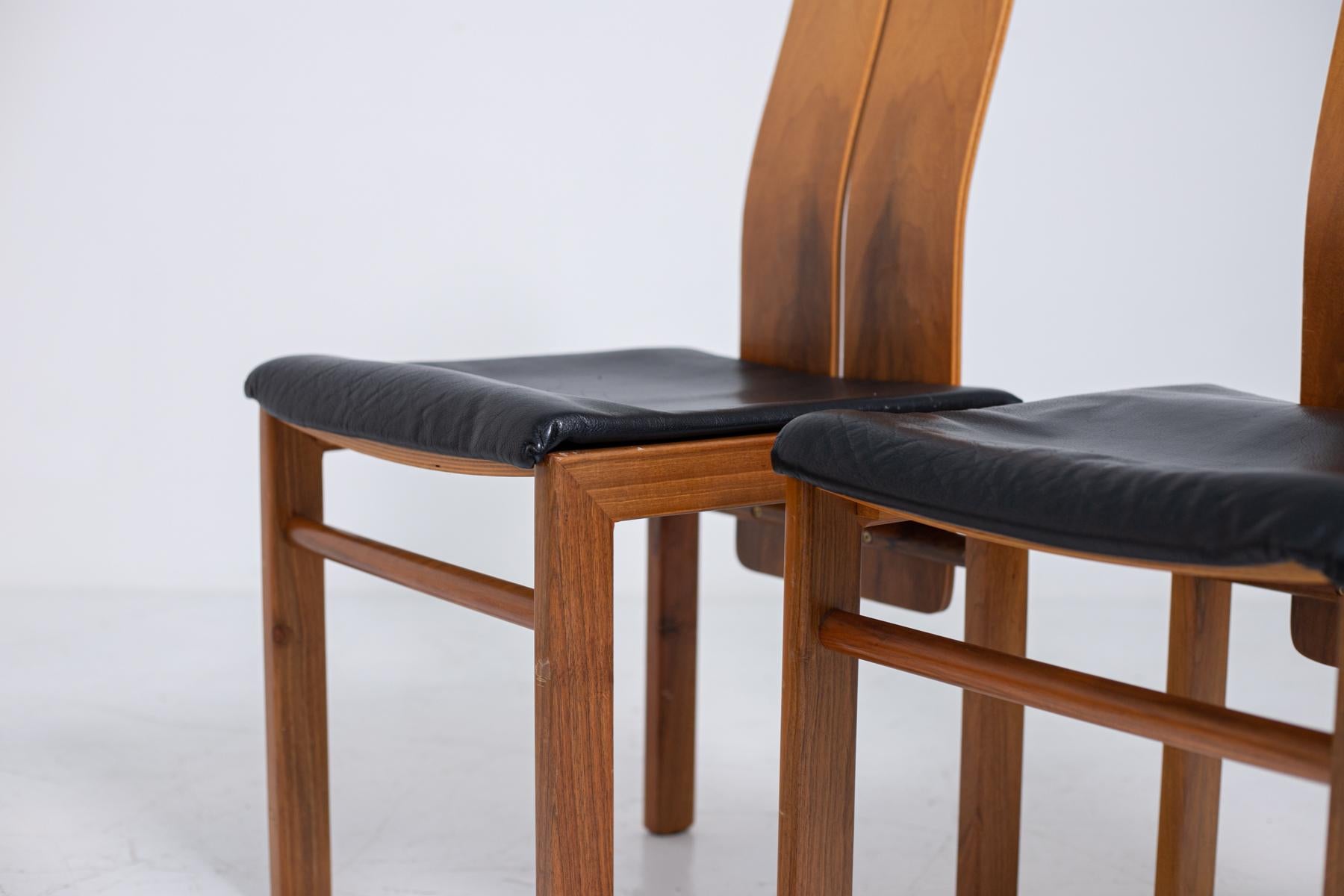 Mid-20th Century Set of Four Chairs by Carlo Scarpa in Black Leather and Wood, 1960s