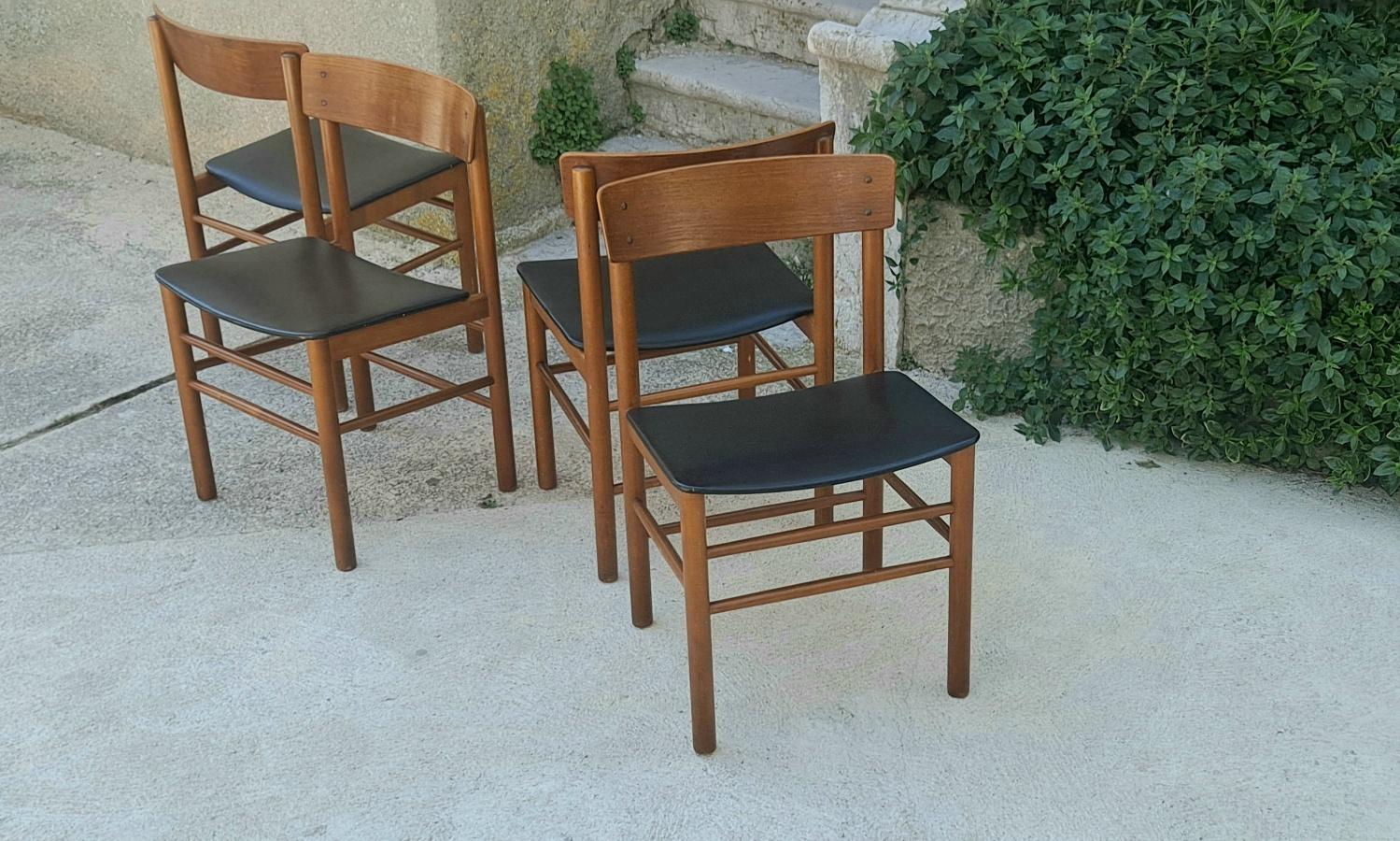 Mid-Century Modern Ensemble de quatre chaises par Farstrup Modèle 250 en vente