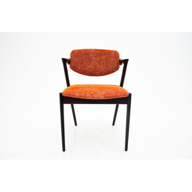 The set of four rosewood chairs designed by Kai Kristiansen was produced in Denmark in the 1960s.
Wood has been renovated and the upholstery has been changed for the orange material.
  