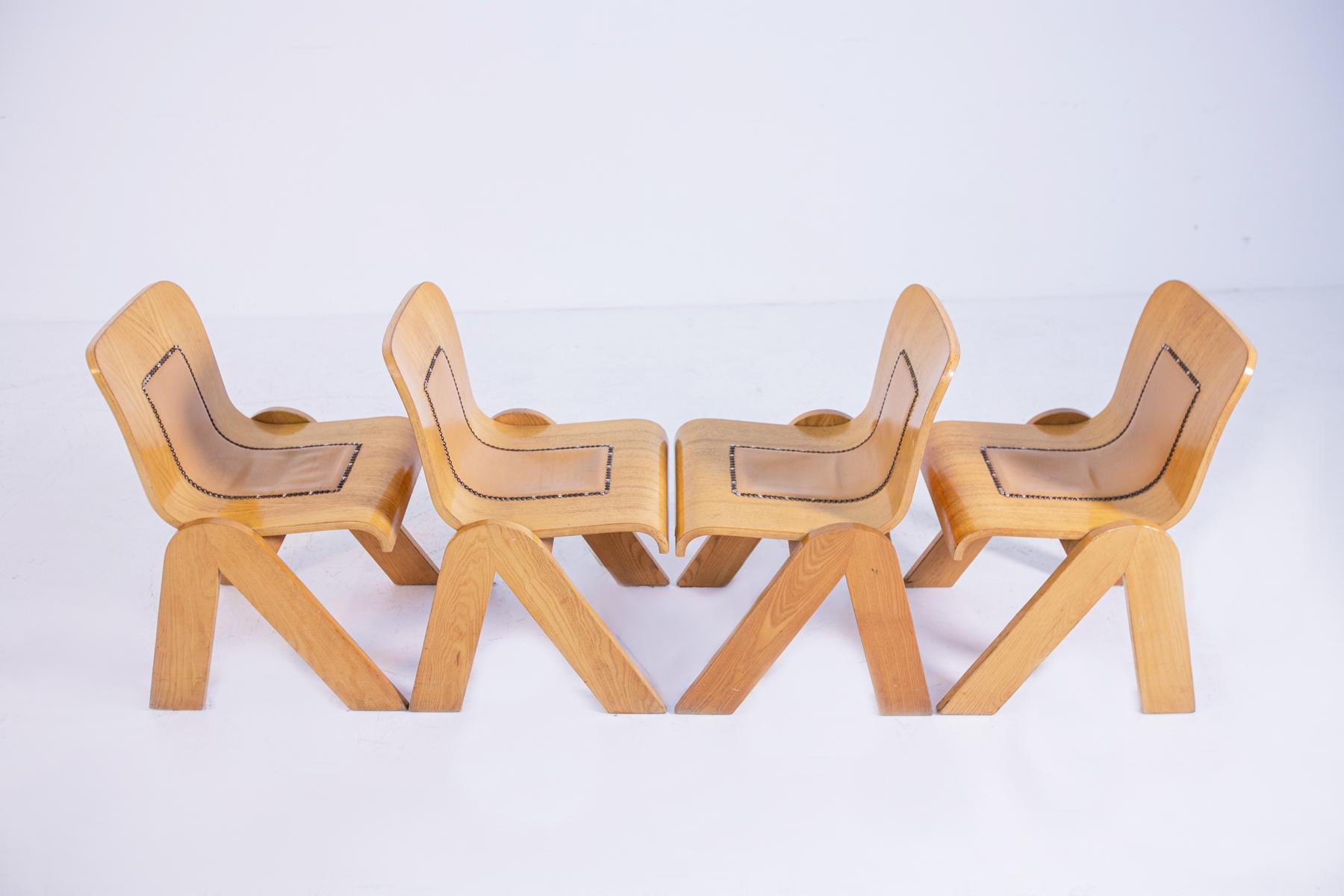 Beautiful set composed of four chairs designed by Mario Sabot in the 1950s.
The set of chairs was made using materials such as wood and leather.
The particularity of the chairs Mario Sabot is given by a strip of leather fabric, the same color as