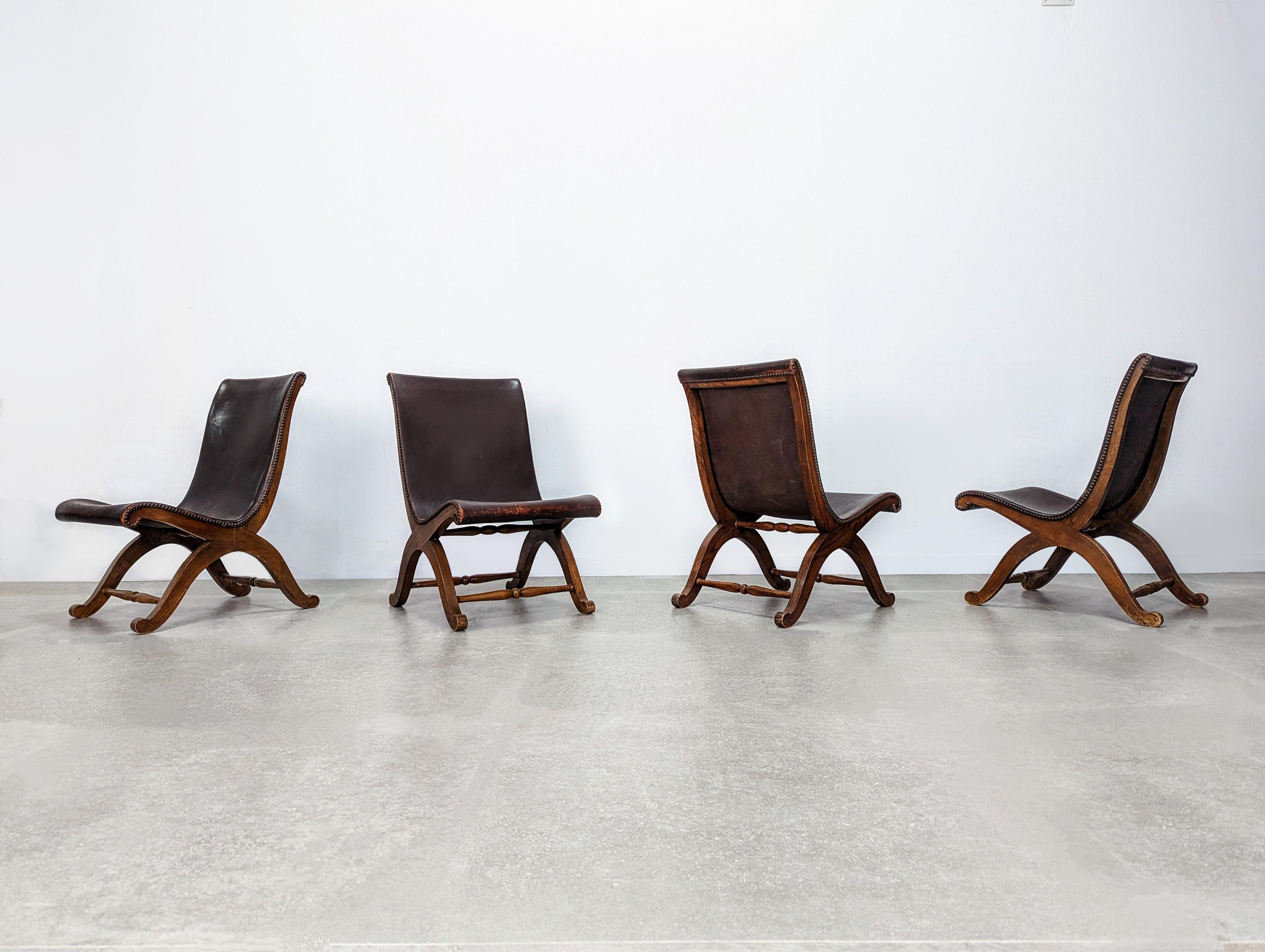 Découvrez ce magnifique ensemble de chaises conçu par Pierre Lottier et produit par Almazán. Ces chaises offrent non seulement un confort exceptionnel, mais ajoutent également une touche d'élégance et de sophistication à tout espace.

Chaque chaise