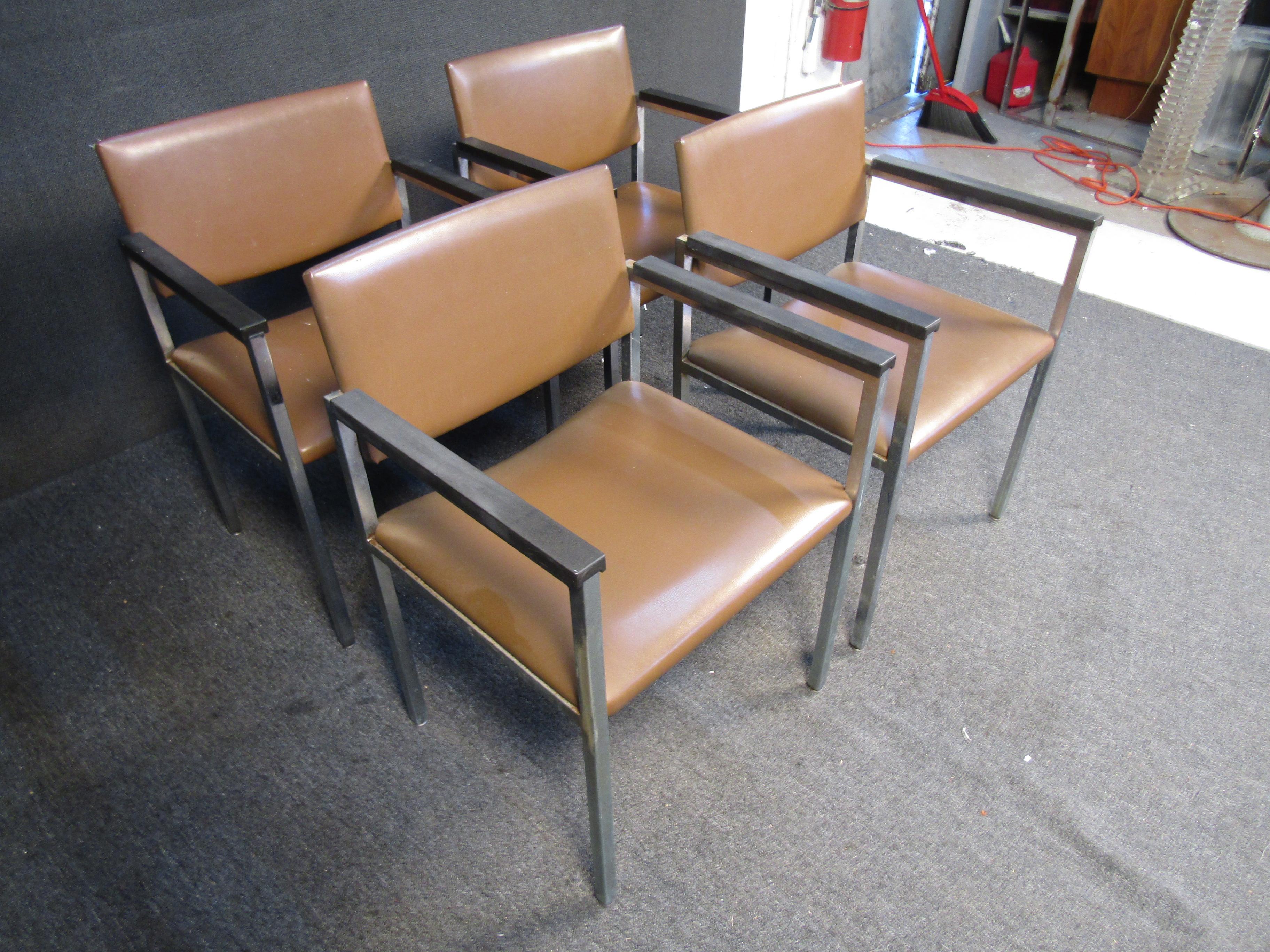 Set of Four Chairs by Steelcase In Good Condition For Sale In Brooklyn, NY
