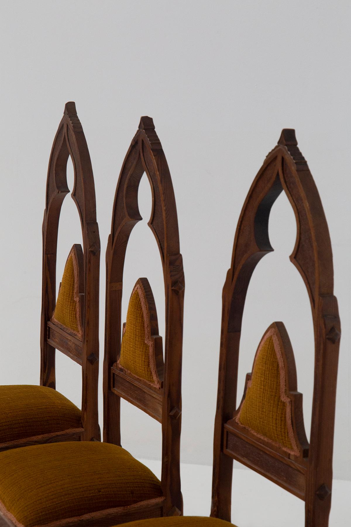 Set of four chairs in Venetian Gothic style in orange corduroy fabric In Good Condition For Sale In Milano, IT