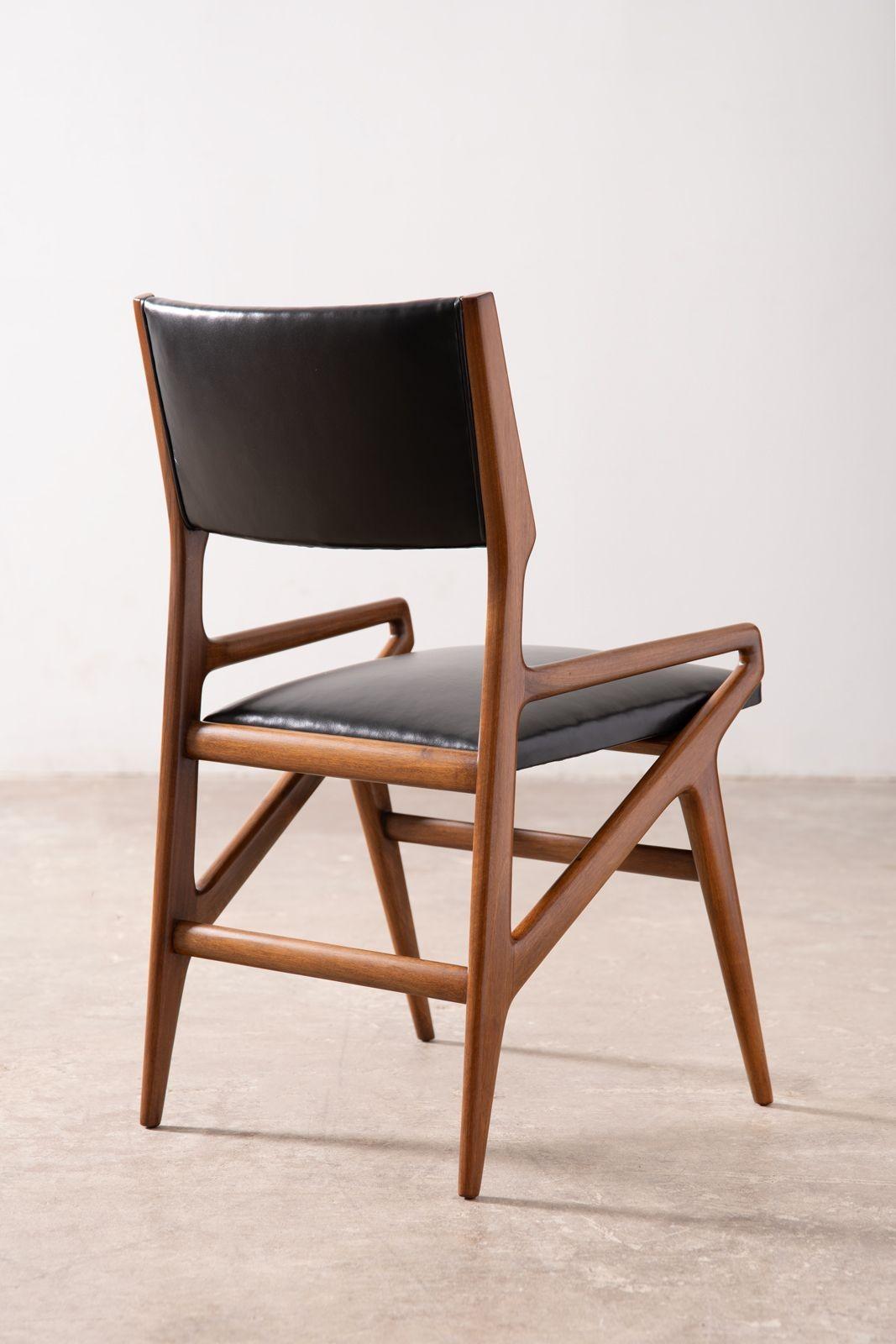 Cuir Ensemble de quatre chaises, modèle 211 de Gio Ponti pour Singer & Sons en vente