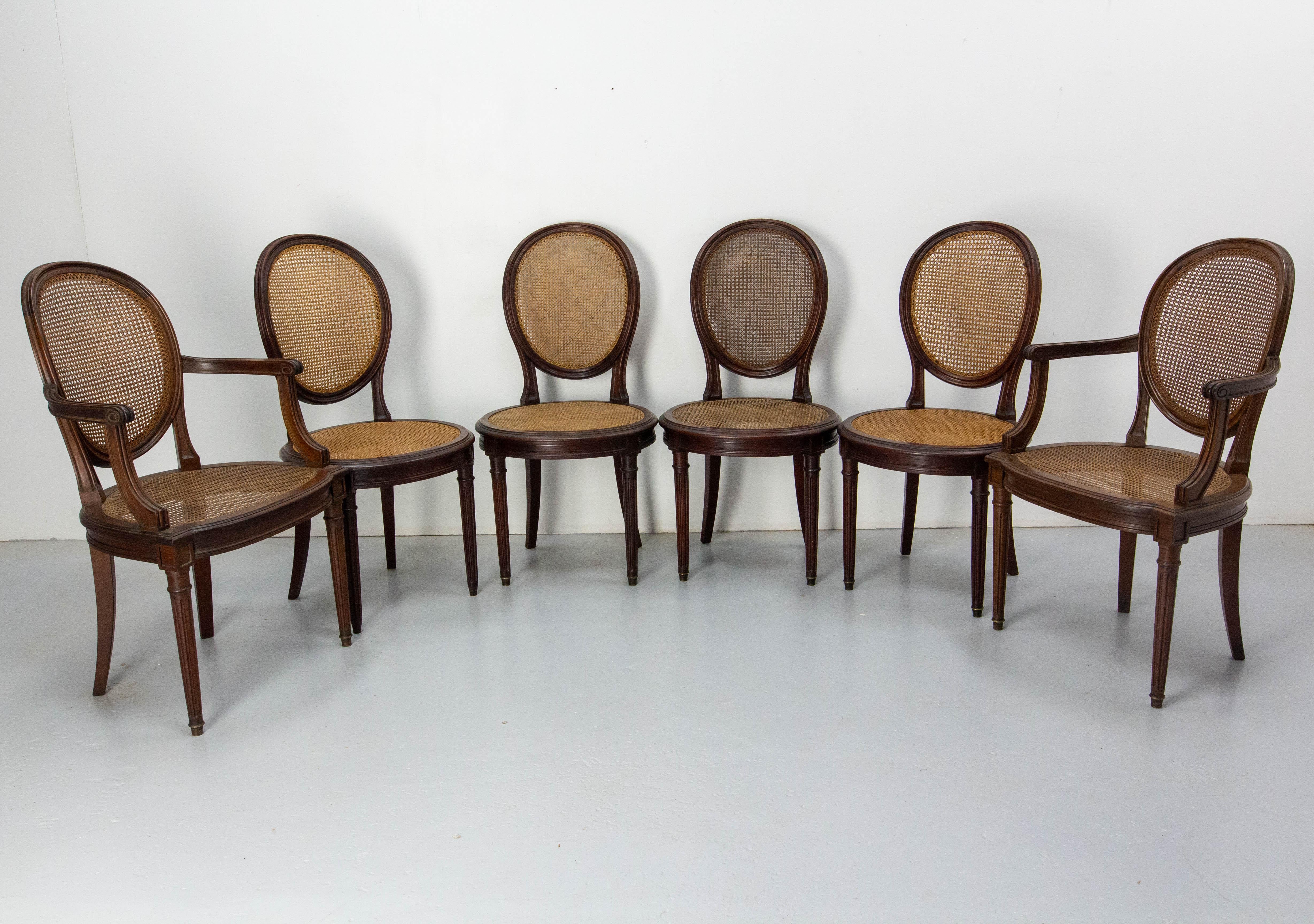 Set of 4 French chairs and 2 armchairs in the Médaillon Louis 16 style, few marks of use.
Solid and sound
Good condition.
The set can be separated, please ask.
Shipping :
Chaises : 69 / 96 / 102 cm 19.2 kg.
Fauteuils : 58 / 60 / 143 cm 10.4 kg