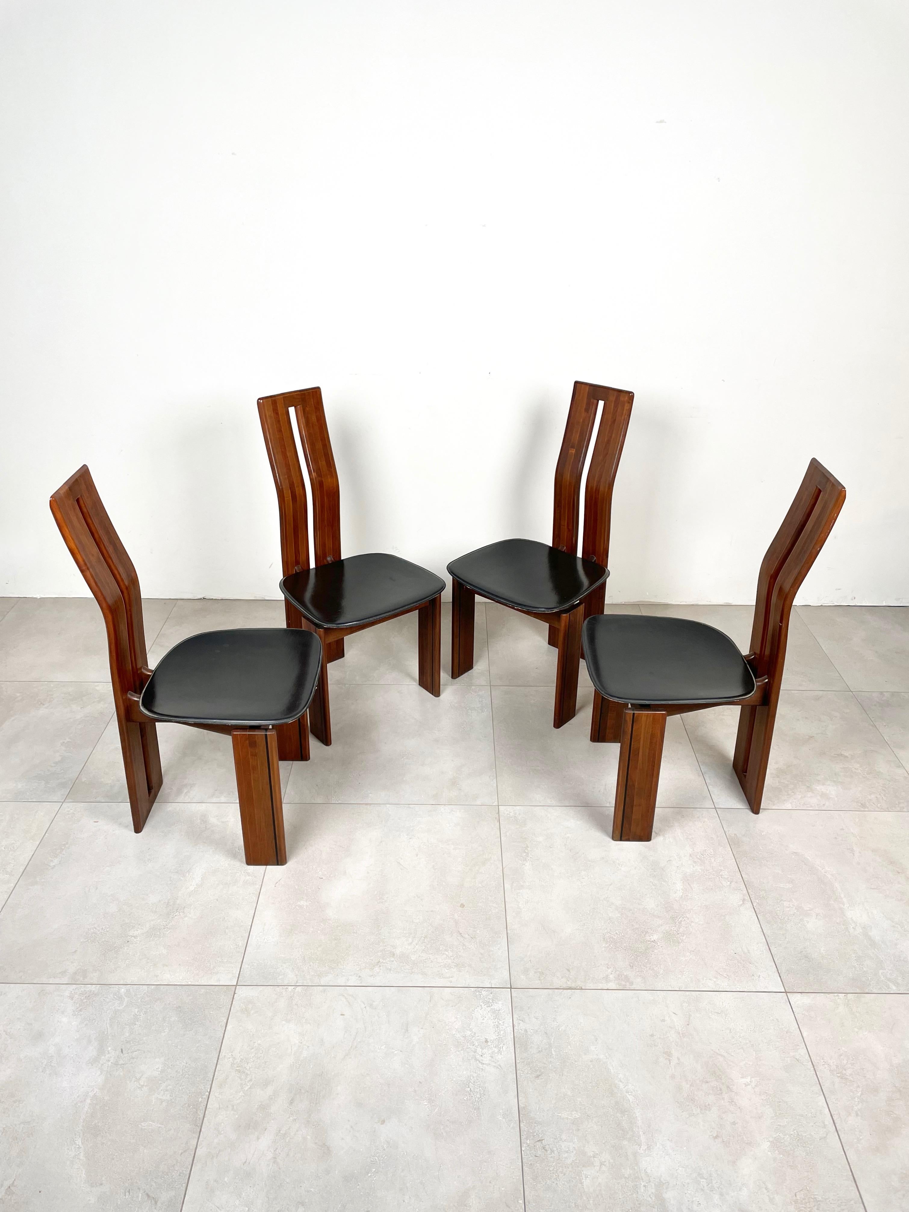 Cuir Ensemble de quatre chaises en bois et cuir Mario Marenco pour Mobil Girgi, Italie, années 1970 en vente