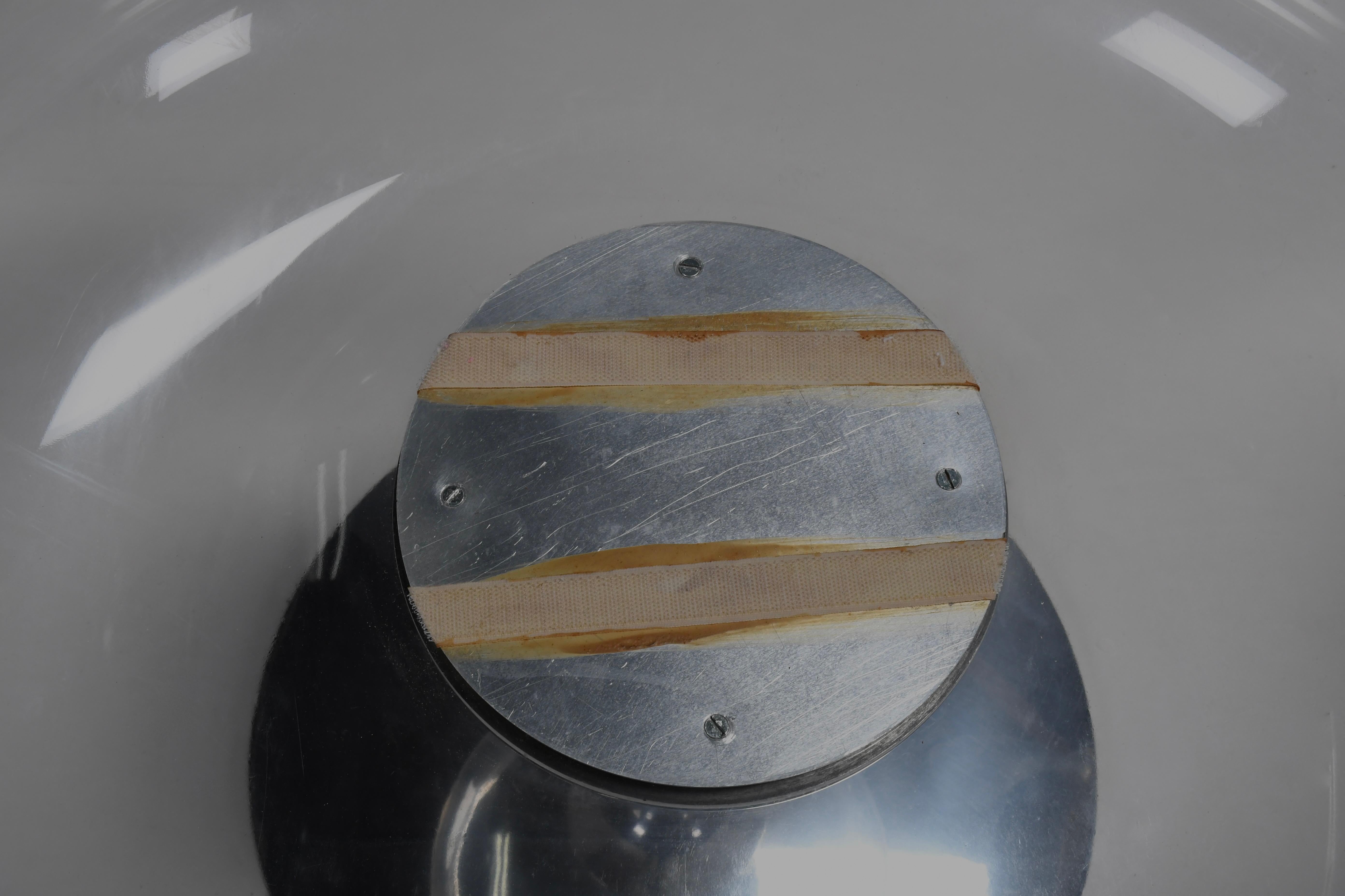Ensemble de quatre chaises champagne Estelle & Erwine Laverne en daim et Lucite en vente 5