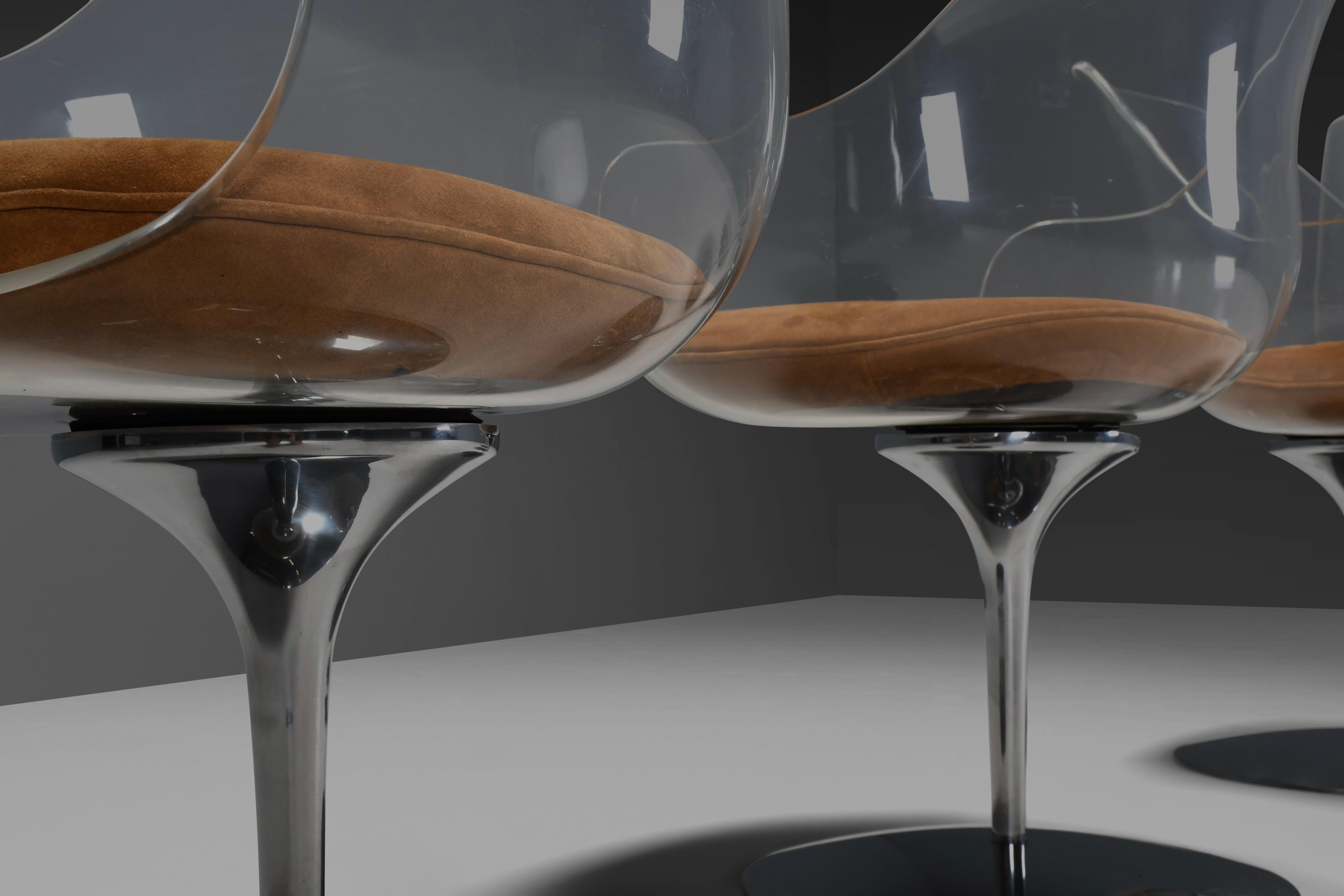 Ensemble de quatre chaises champagne Estelle & Erwine Laverne en daim et Lucite en vente 6