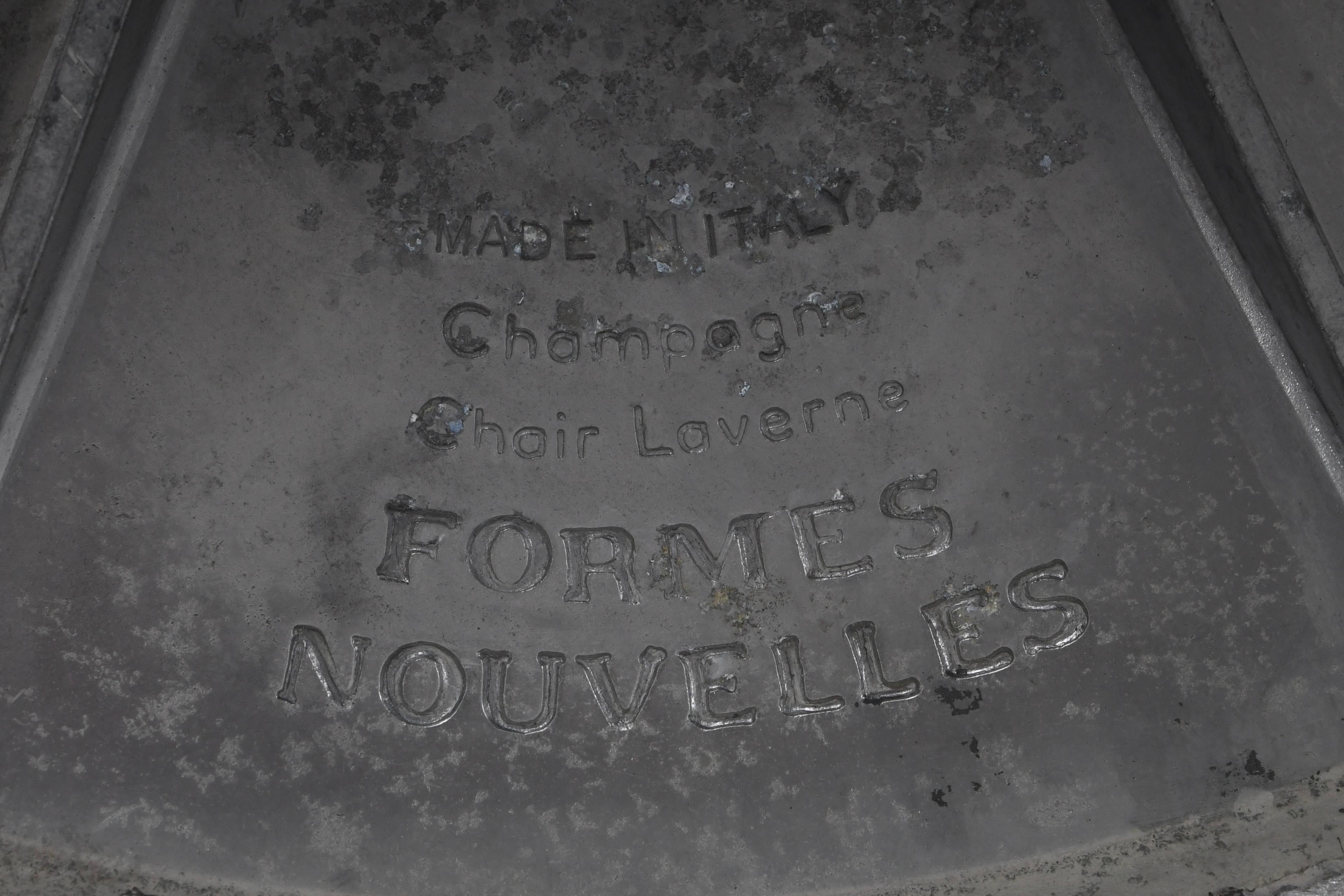 Ensemble de quatre chaises champagne Estelle & Erwine Laverne en daim et Lucite en vente 8