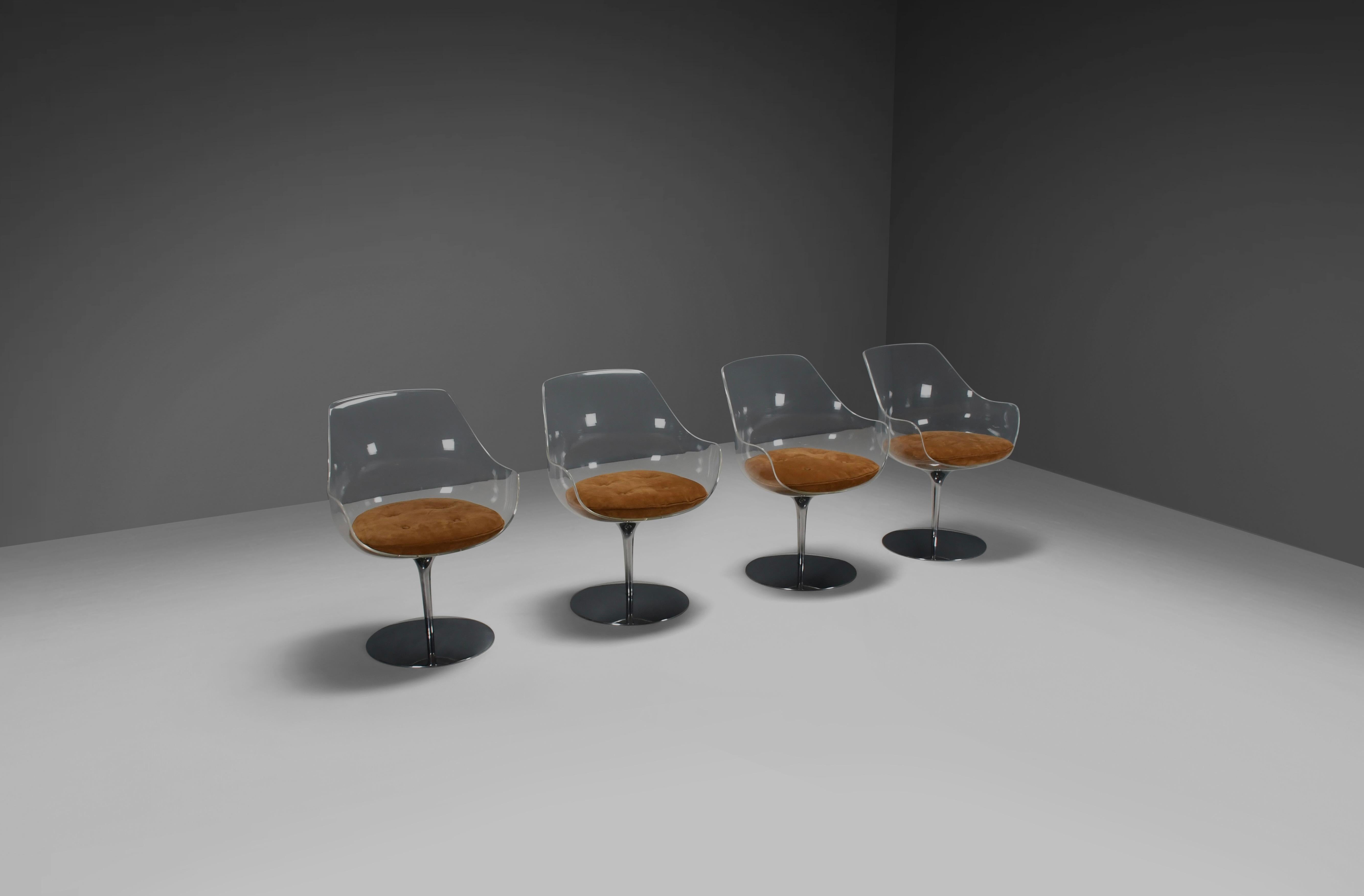 Ensemble de quatre chaises 'Champagne' en très bon état.

Ces chaises ont été conçues par Estelle & Erwin Laverne en 1957. 

Ils ont été produits par la société française Formes Nouvelles. 

La 
