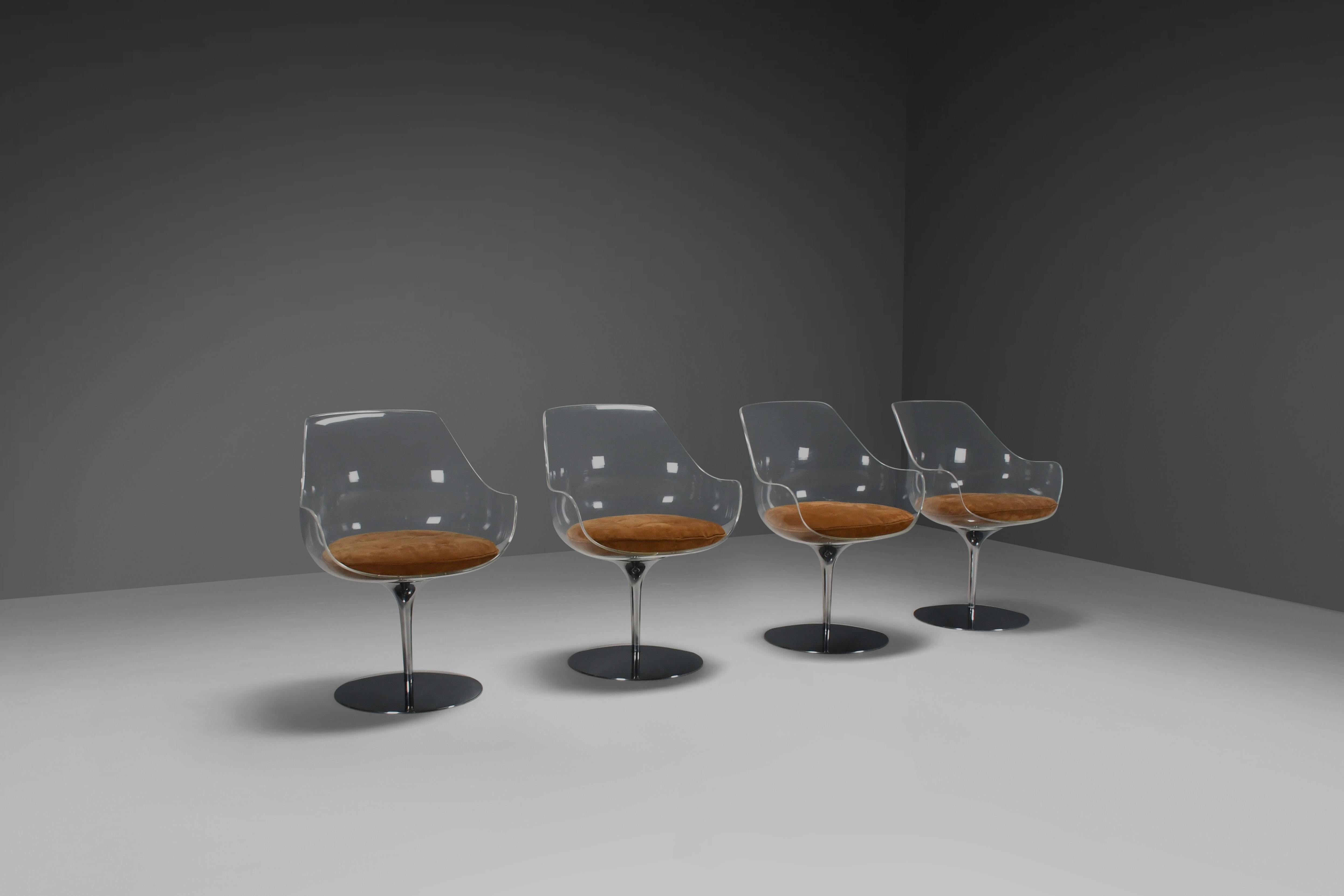 Mid-Century Modern Ensemble de quatre chaises champagne Estelle & Erwine Laverne en daim et Lucite en vente