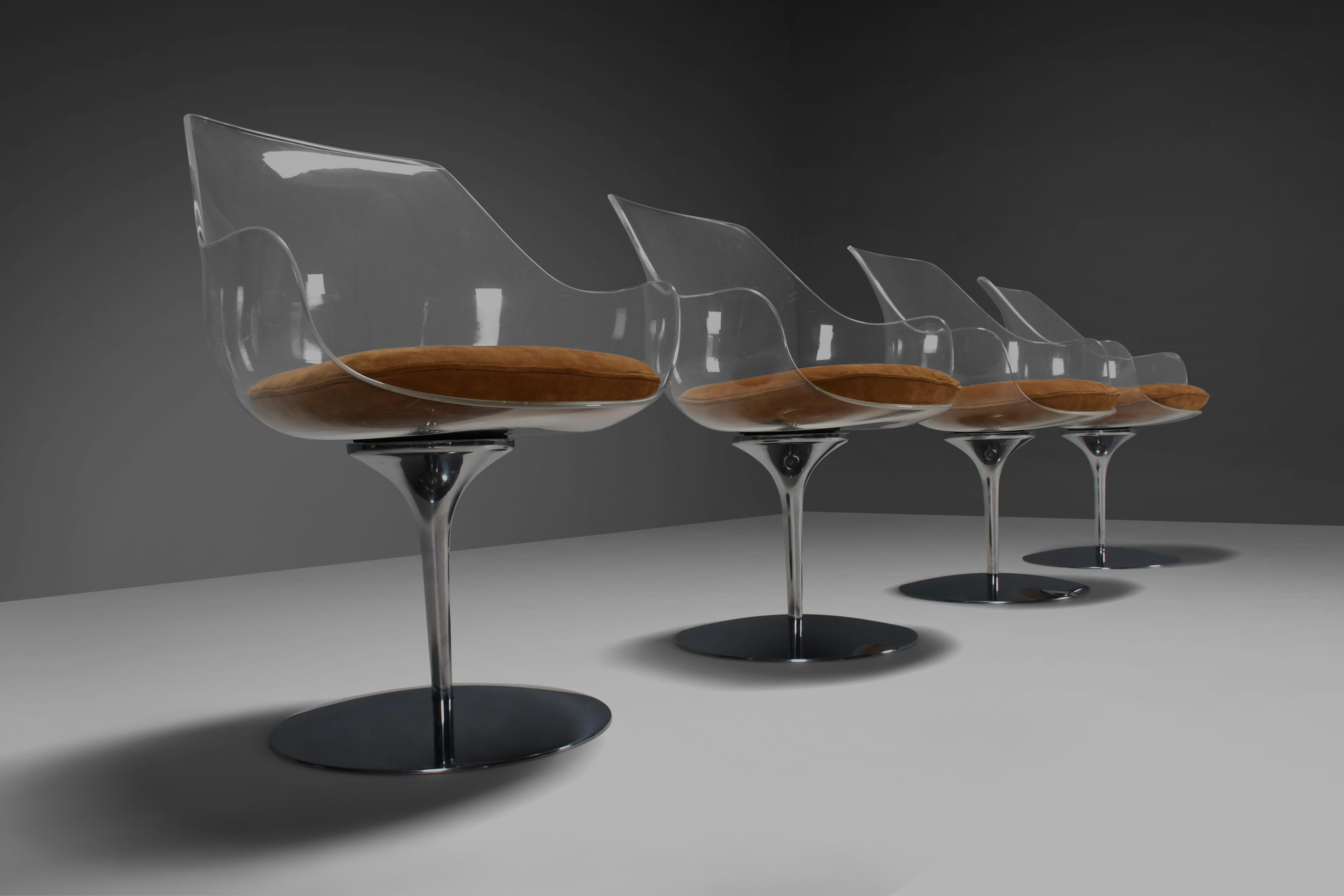Ensemble de quatre chaises champagne Estelle & Erwine Laverne en daim et Lucite en vente 2