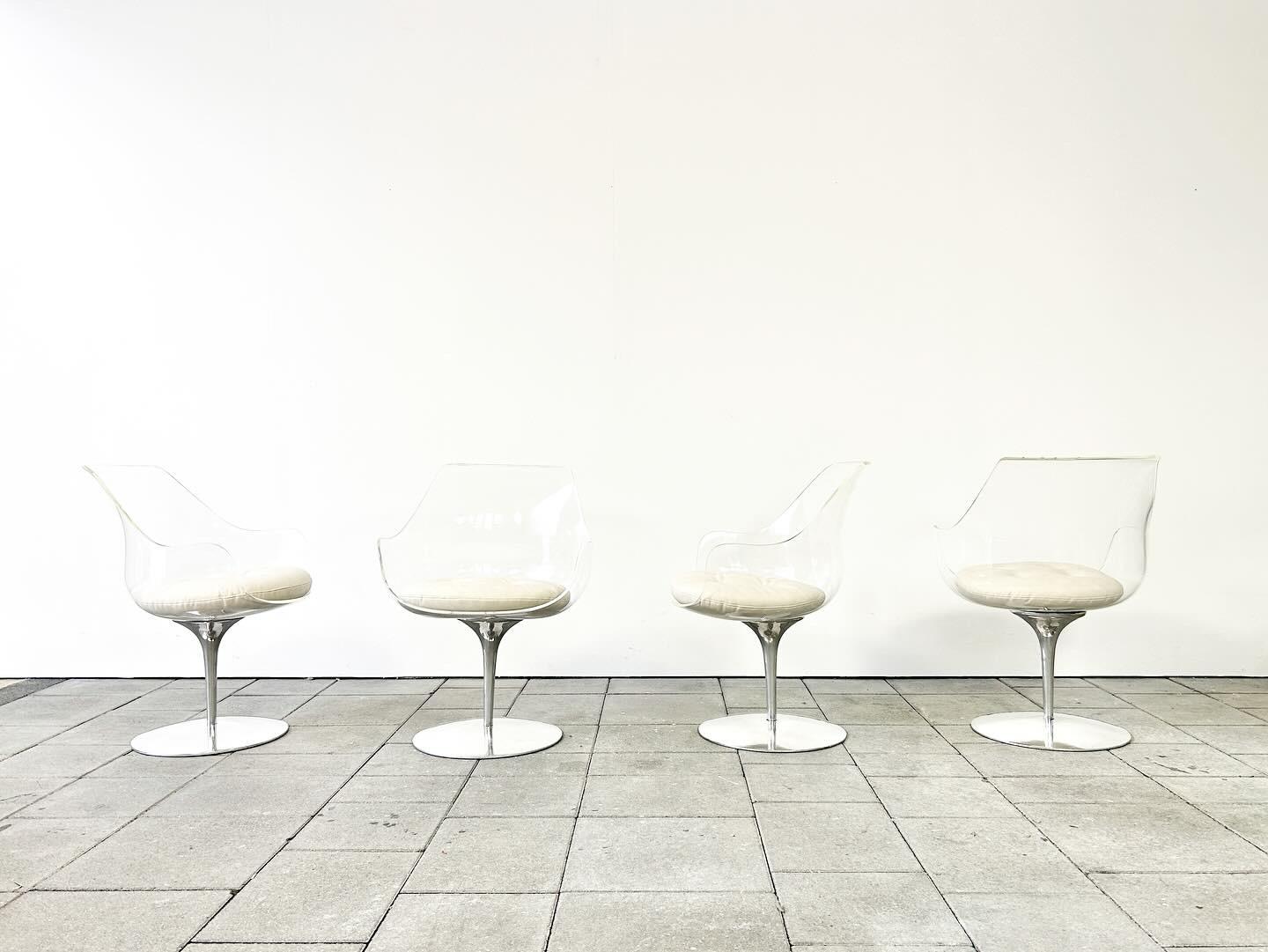 Set of four lucite Champagner chairs 

designed by Erwine & Estelle Laverne, ca. 1960

Manufactured by Formes Nouvelles, France, ca. 1960

This offer contains four chairs. As shown in the last picture we have eight chairs in stock and you will be