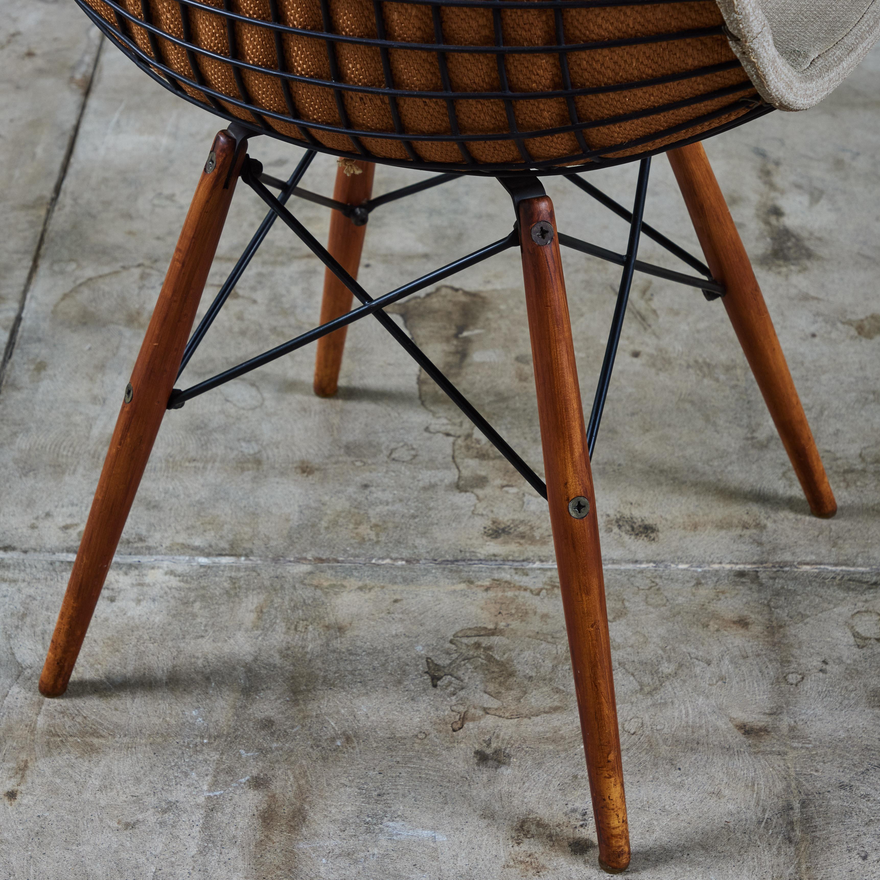 Satz von vier Charles and Ray Eames DKW-1 Stühlen für Herman Miller im Angebot 6