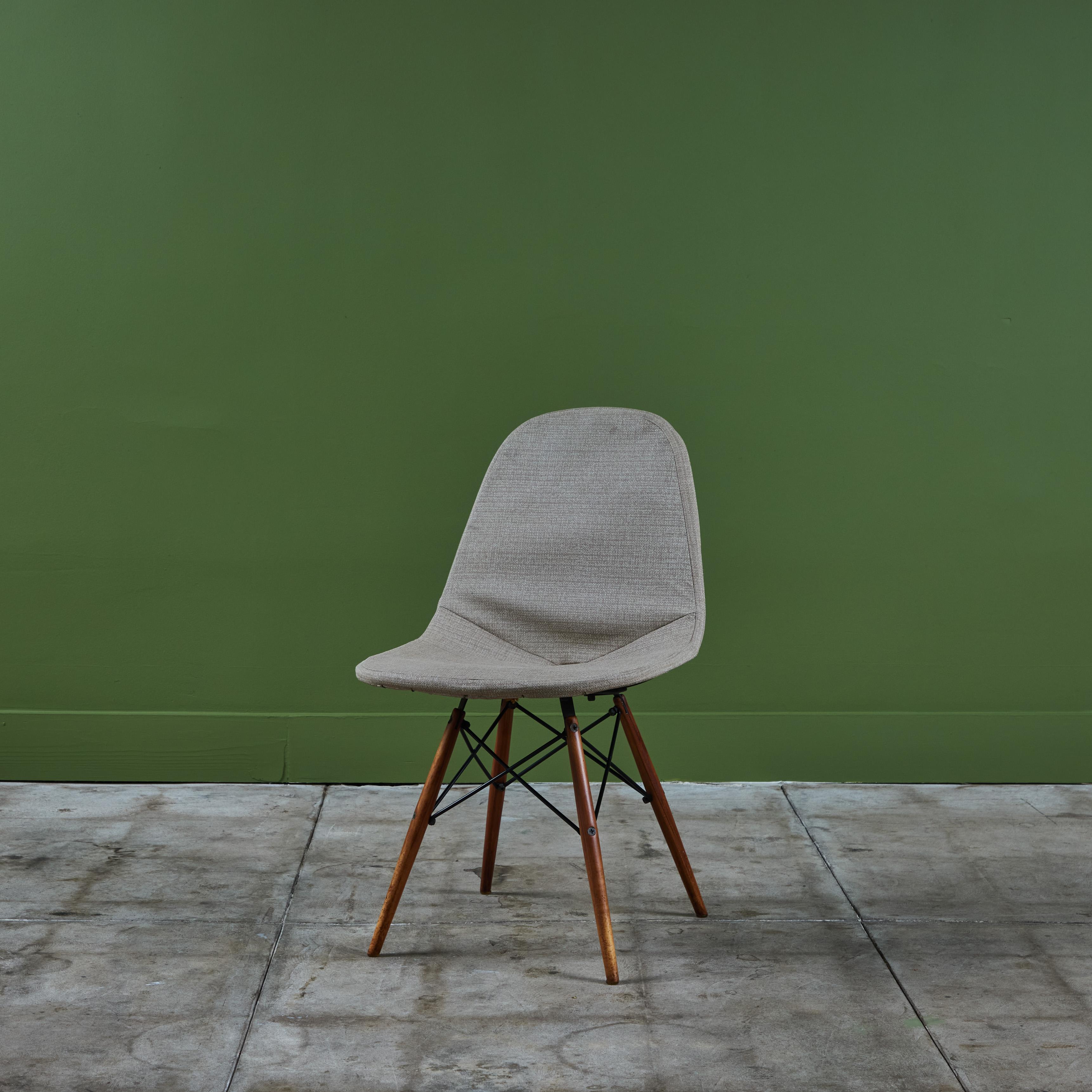 Satz von vier Charles and Ray Eames DKW-1 Stühlen für Herman Miller (amerikanisch) im Angebot