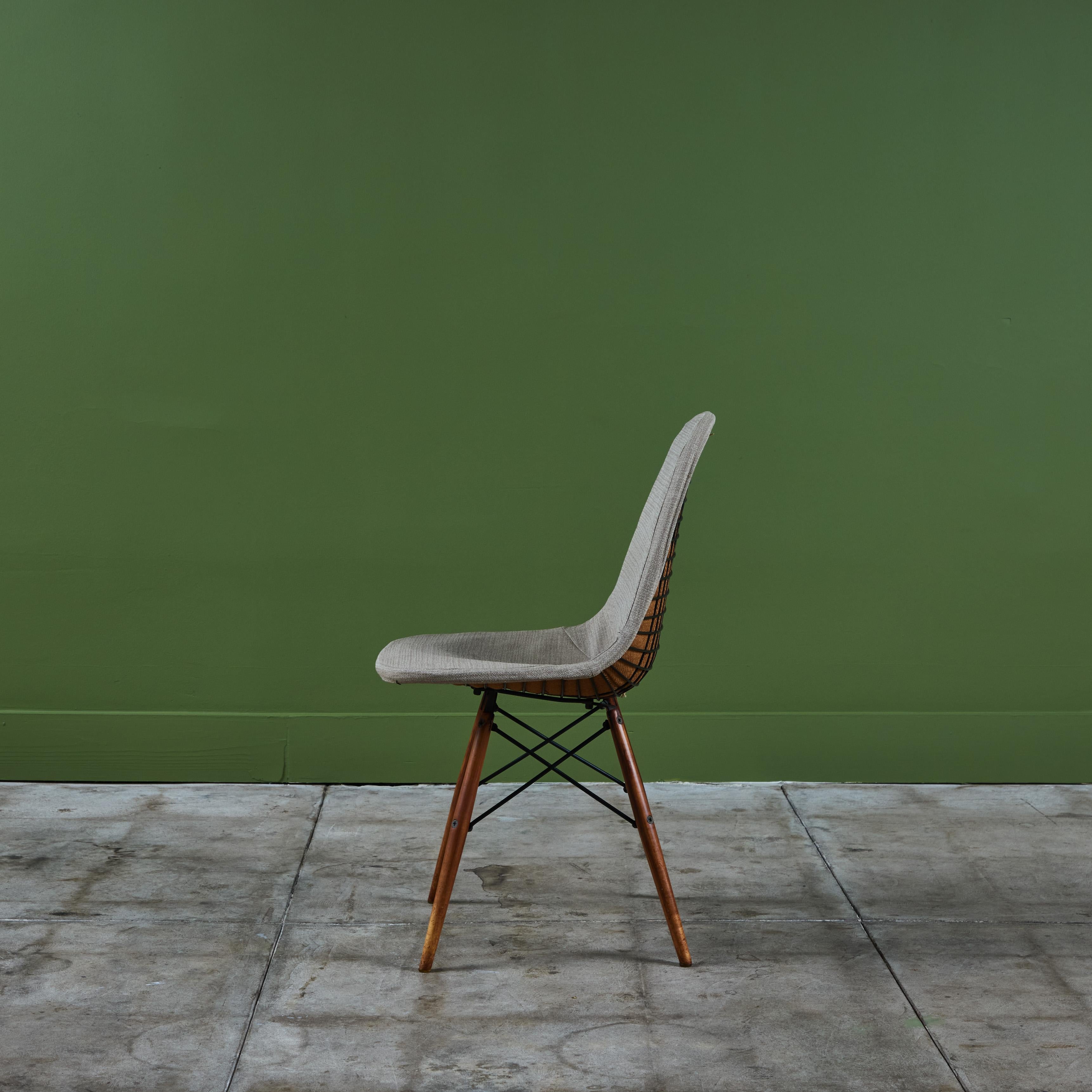 Satz von vier Charles and Ray Eames DKW-1 Stühlen für Herman Miller (Metall) im Angebot