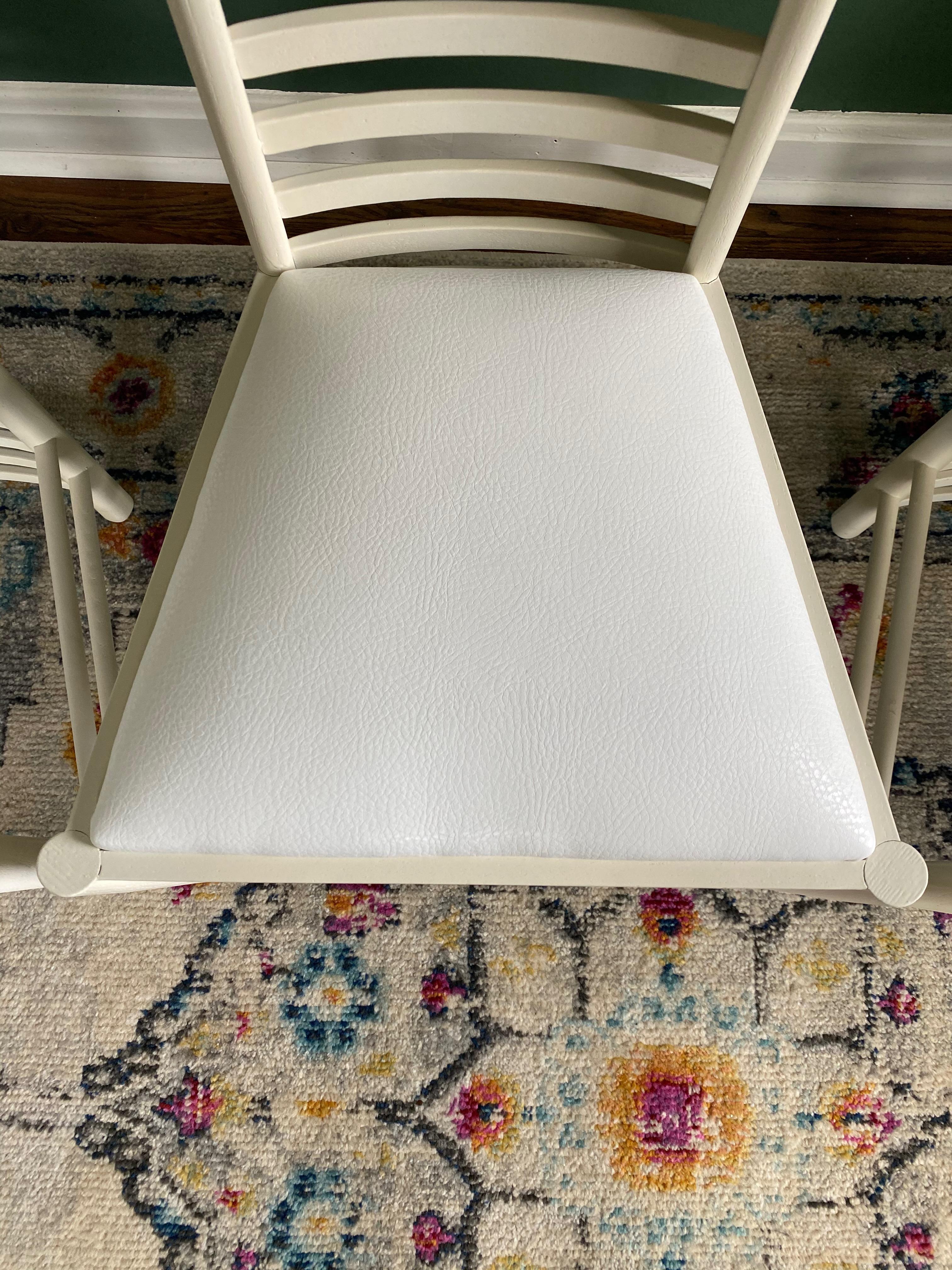 Ensemble de quatre chaises à haut dossier de style Charles Rennie Mackintosh par Gordon Mfg. en vente 1