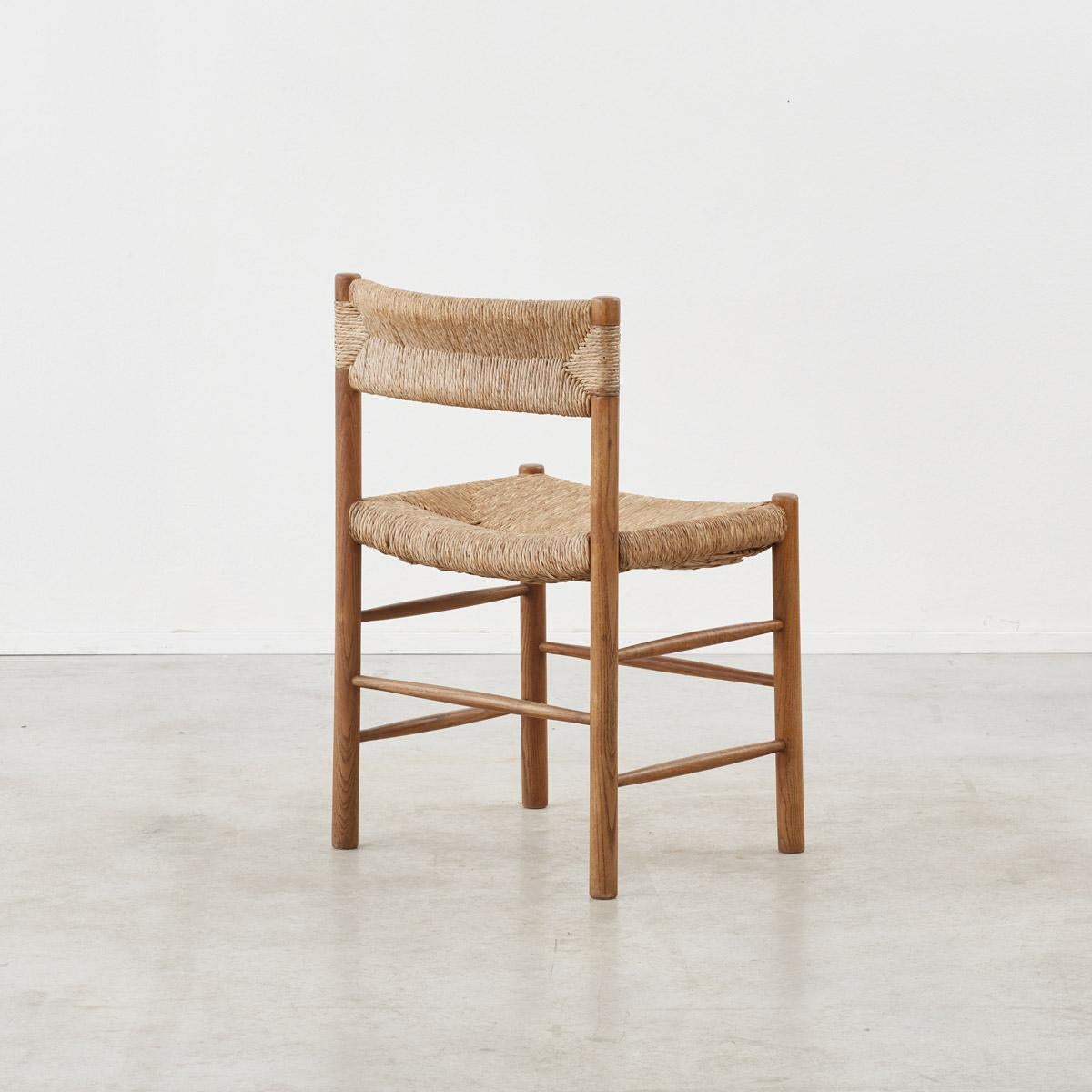 20ième siècle Ensemble de quatre chaises Charlotte Perriand Dordogne pour Robert Sentou, France c1950 en vente