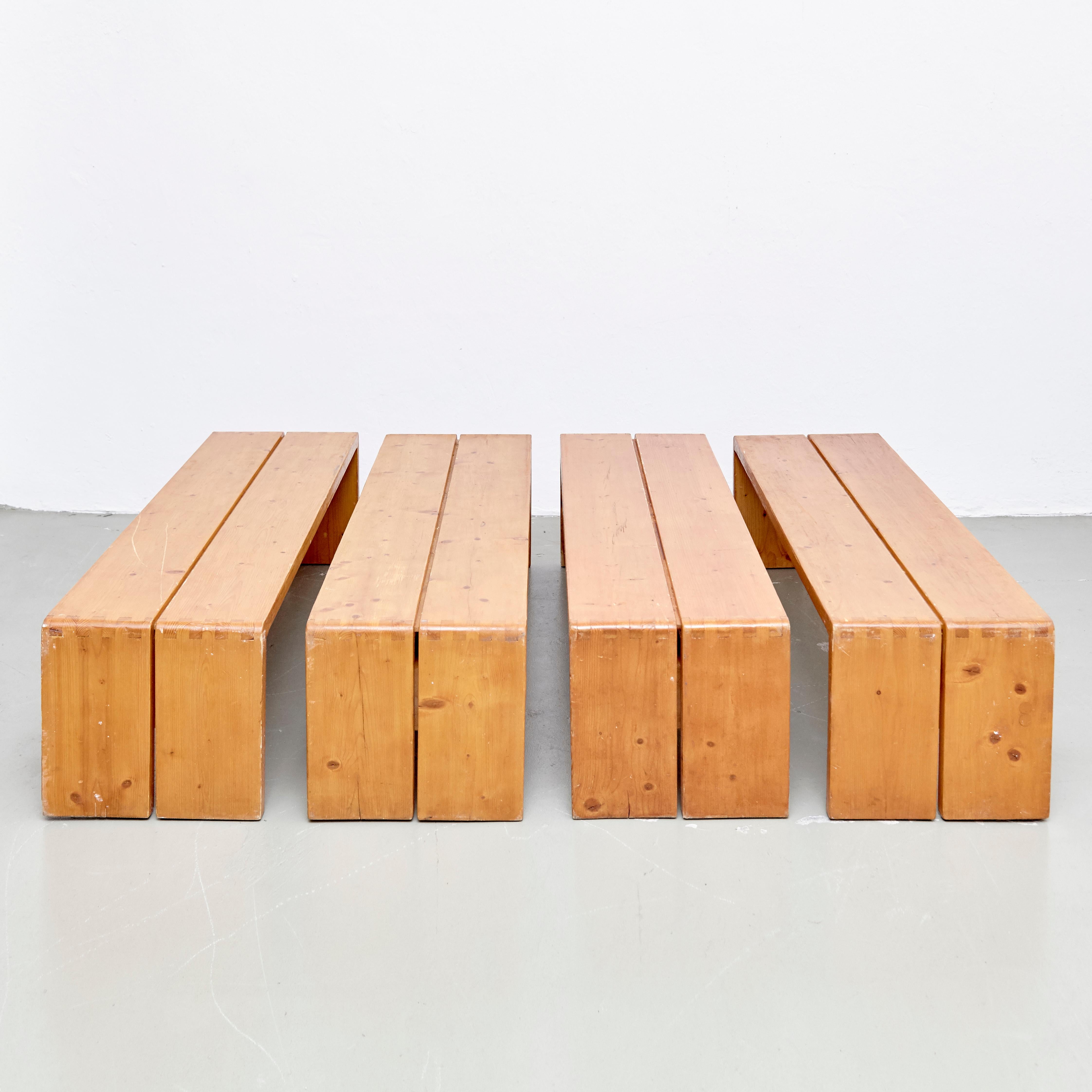 Benches designed by Charlotte Perriand for Les Arcs ski resort circa 1960, manufactured in France.
Pinewood.

In original condition, with wear consistent with age and use, preserving a beautiful patina.

Charlotte Perriand (1903-1999) She was