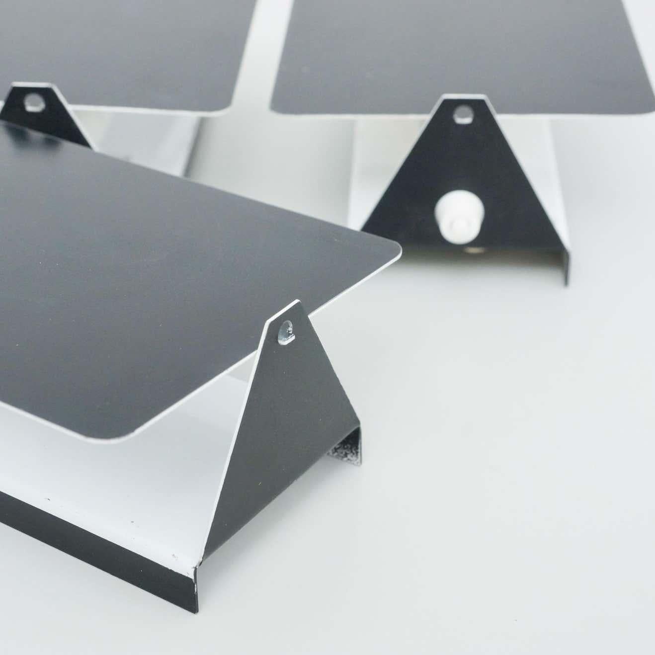 Juego de cuatro apliques Charlotte Perriand, modernos de mediados de siglo, negros CP-1 en venta 7