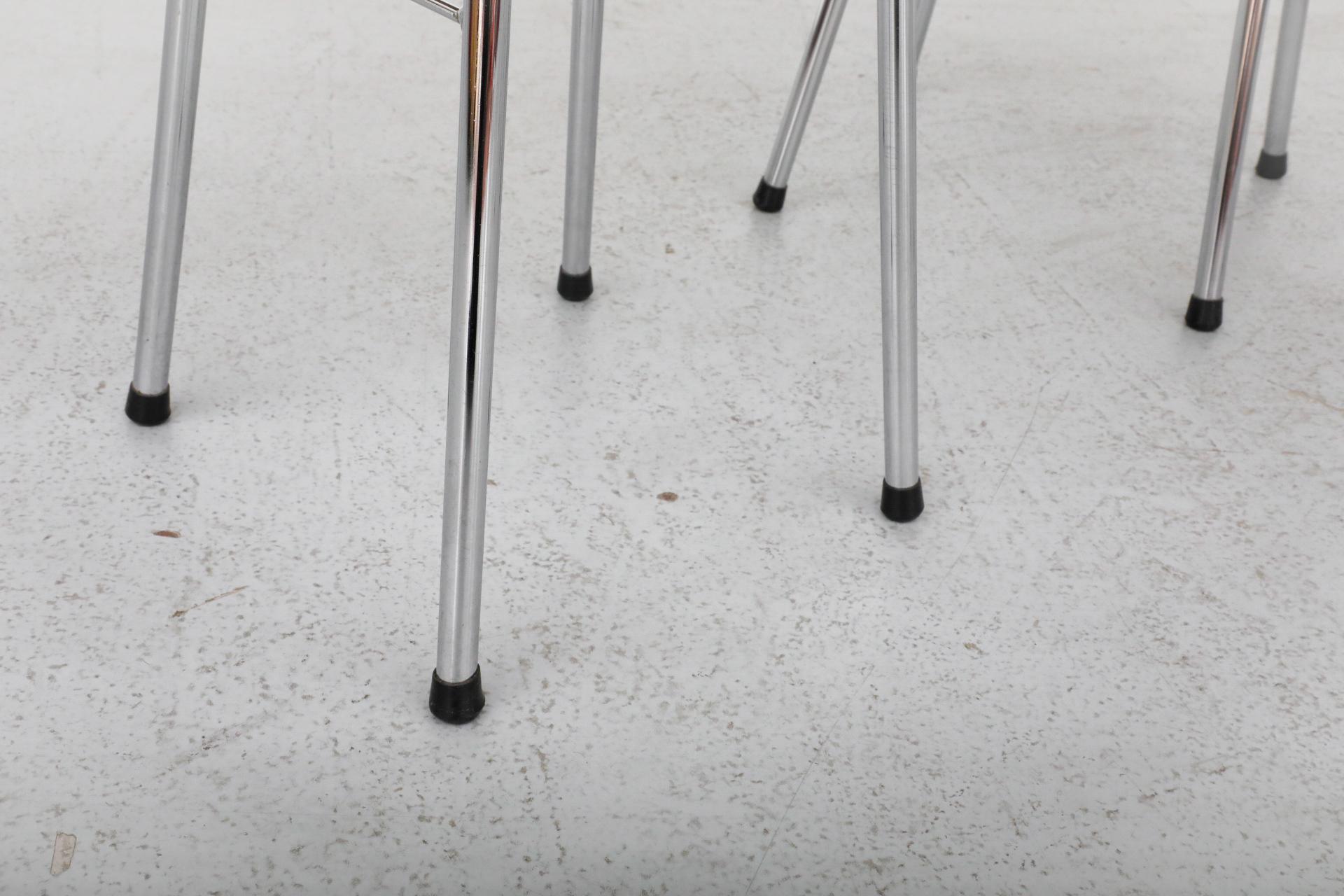 Set di quattro sgabelli da banco in vimini in stile Charlotte Perriand con gambe cromate in vendita 6