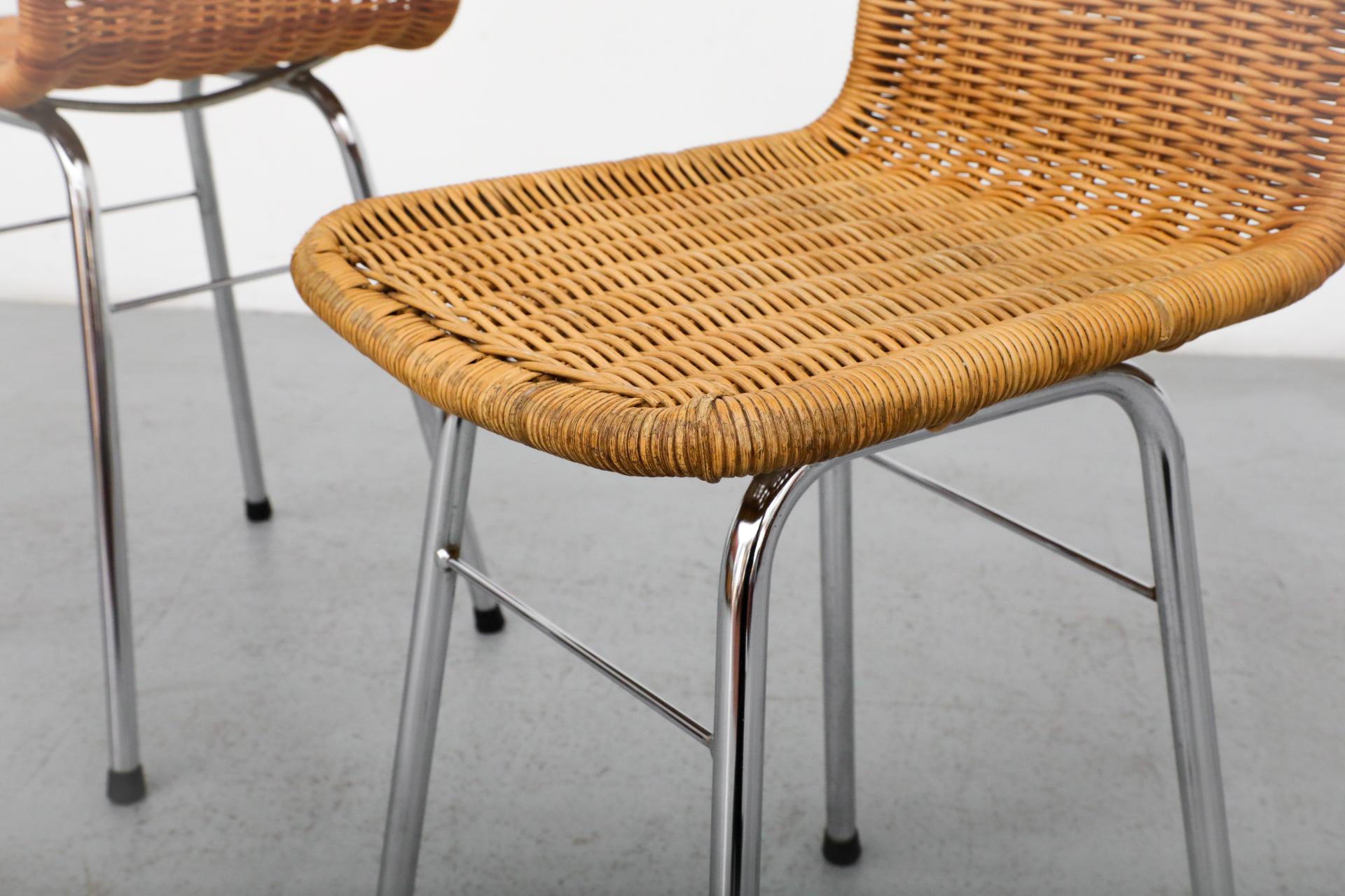 Set di quattro sgabelli da banco in vimini in stile Charlotte Perriand con gambe cromate in vendita 7