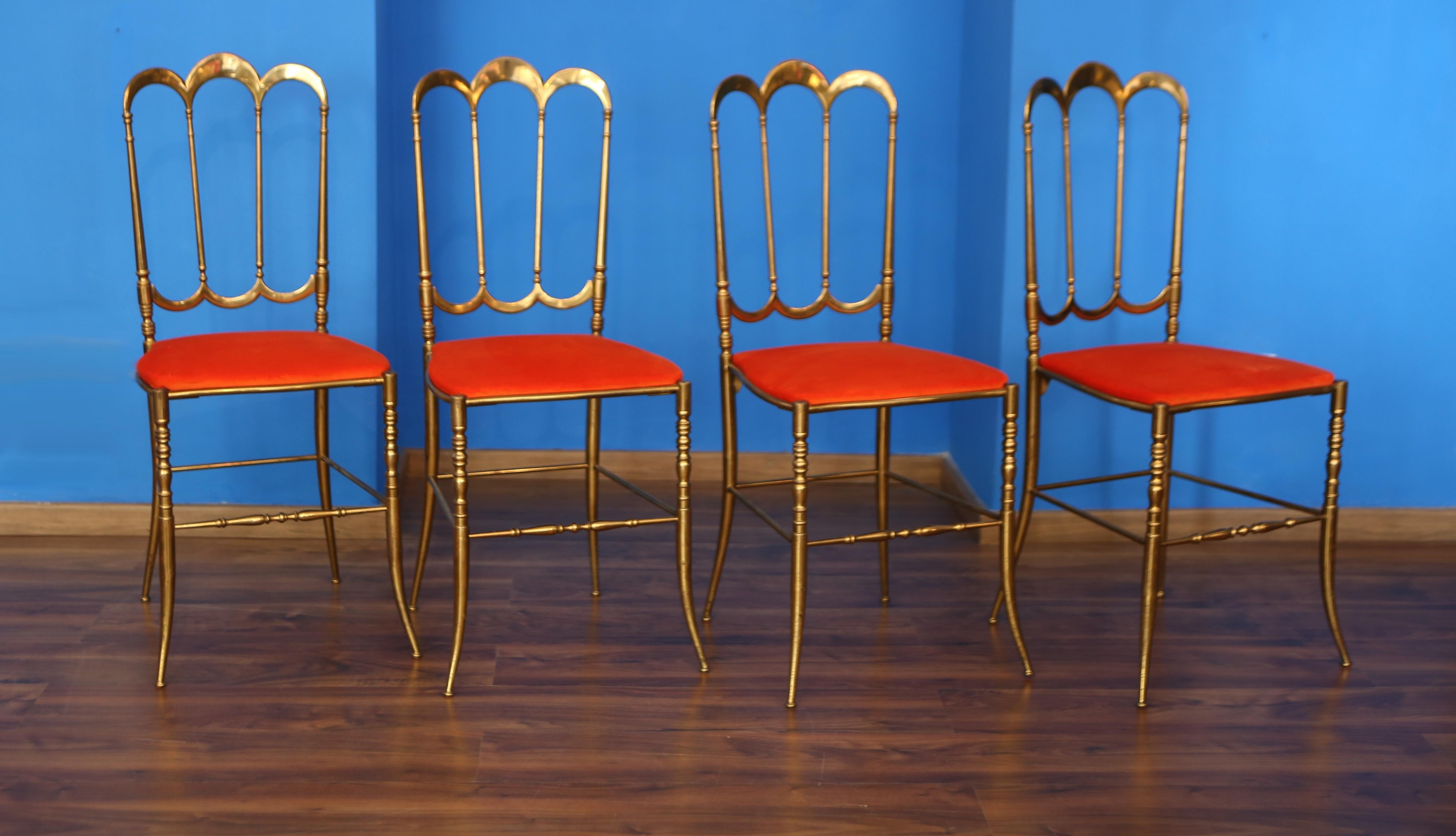 20th Century Ensemble de quatre chaises Chiavarine en laiton et velours orange, Italie, années 1950 en vente