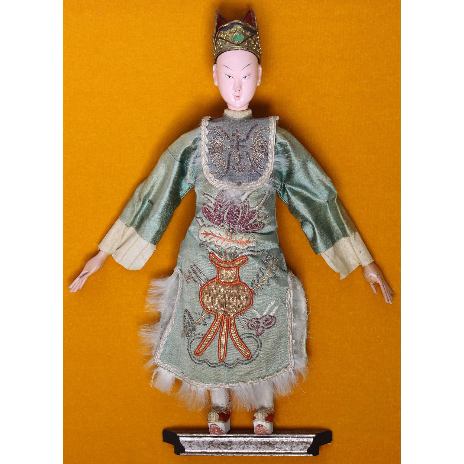 Set of Four Chinese 19th-20th Century Henan Opera Dolls in Twin Display Cases In Good Condition In Los Angeles, CA