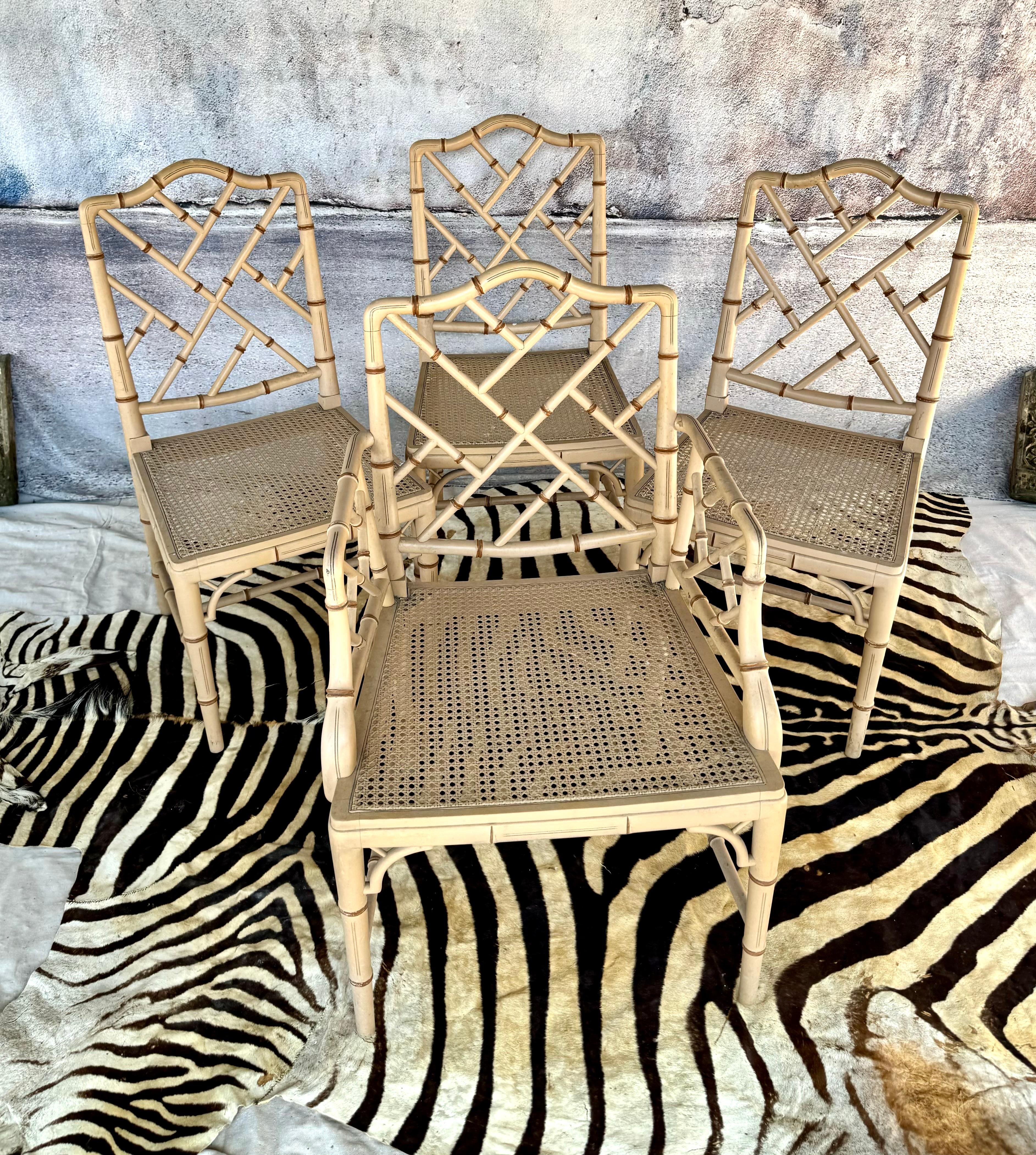 Set di quattro sedie cinesi Chippendale in finto bambù in vendita 4