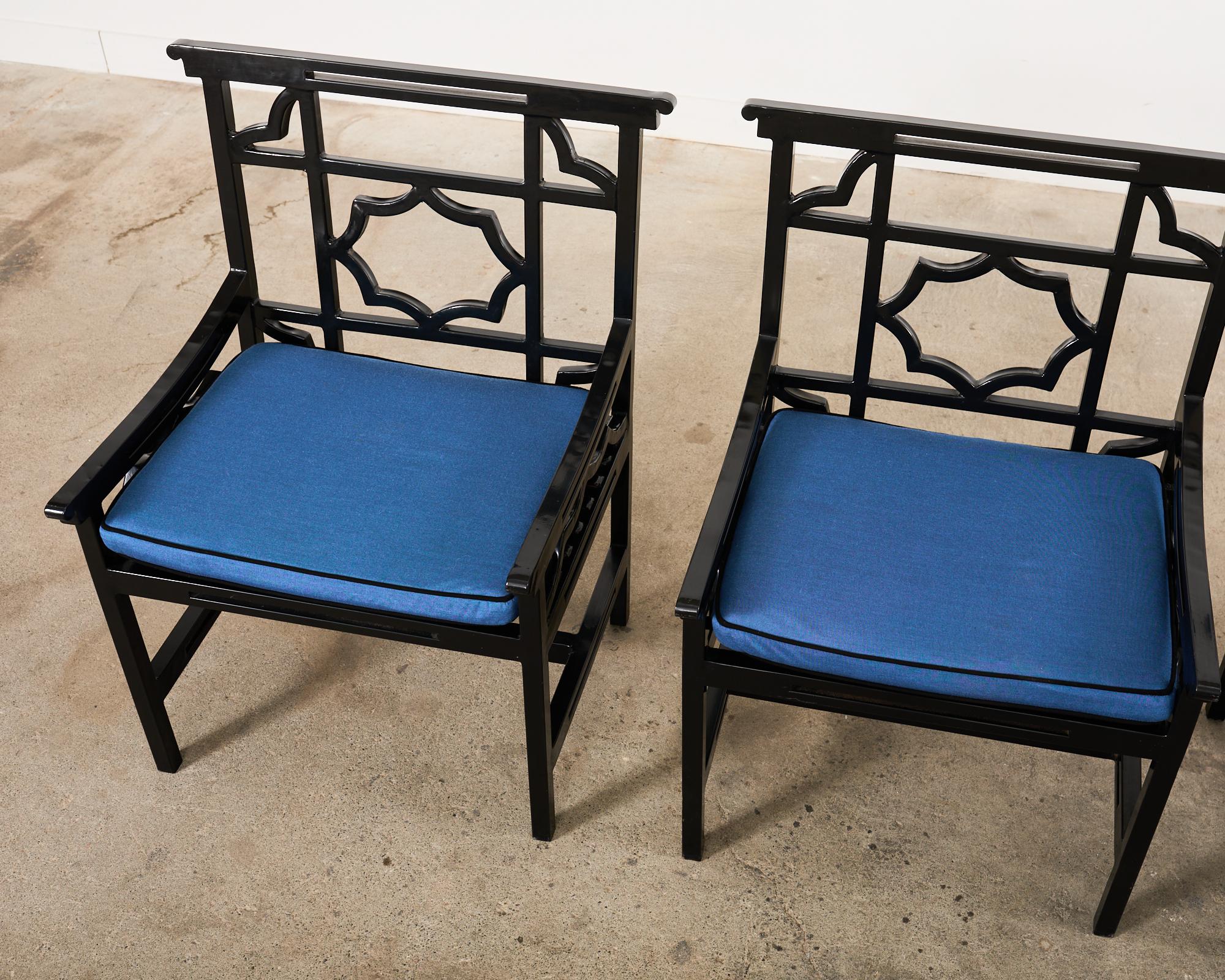 Ensemble de quatre chaises de jardin anglaises en fer de style Chippendale chinois en vente 4