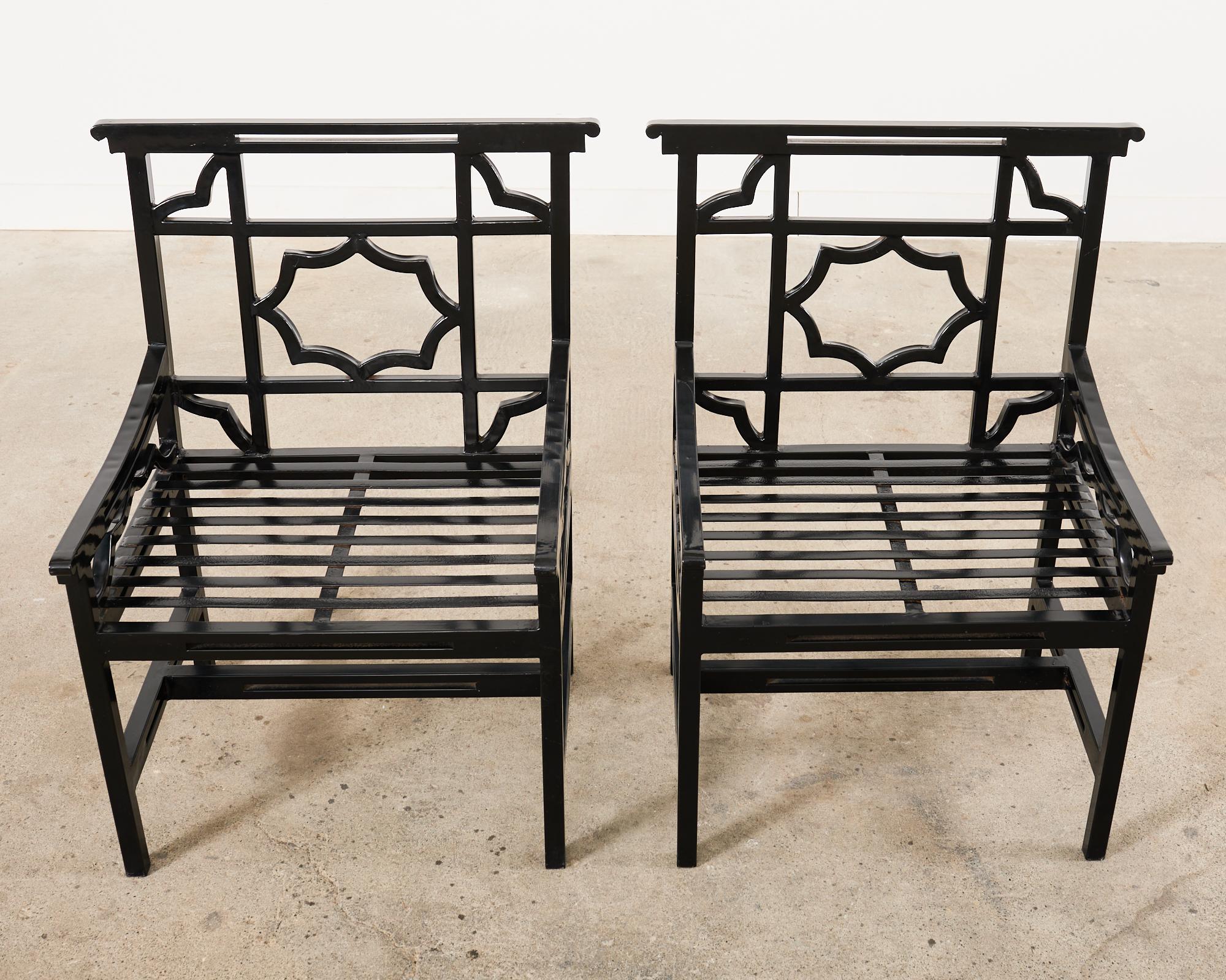 Ensemble de quatre chaises de jardin anglaises en fer de style Chippendale chinois en vente 6